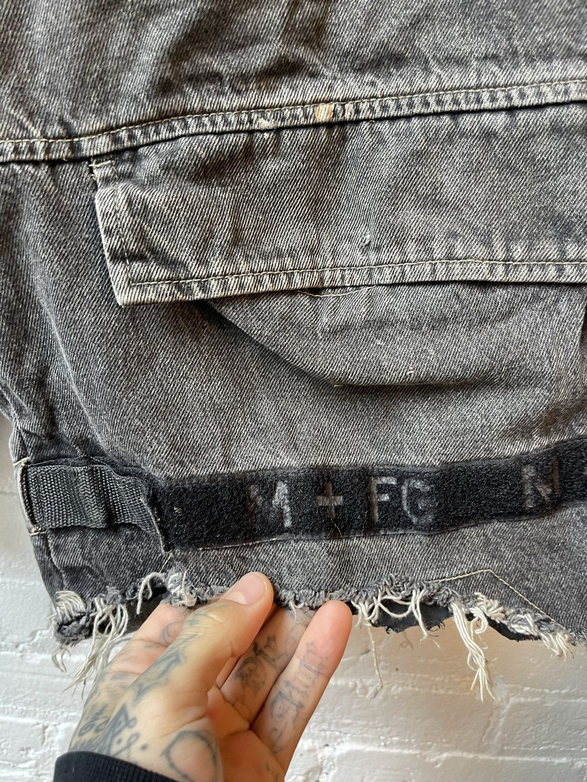 Marithe + Francois Girbaud 90s Vintage GIBRAUD Jean Black Shorts THRASHED 4Gseller Size US 32 / EU 48 - 3 Thumbnail