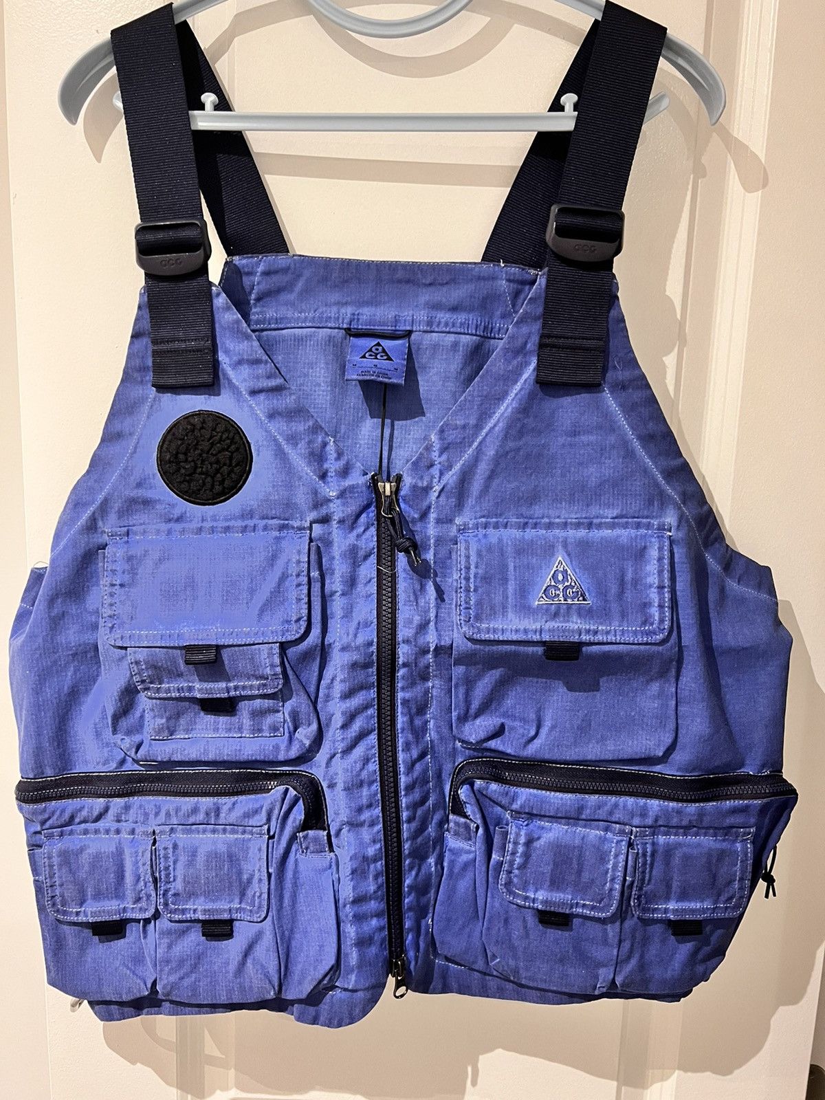 image of Nike Acg Watchman Peak Gilet in Blue, Men's (Size Medium)