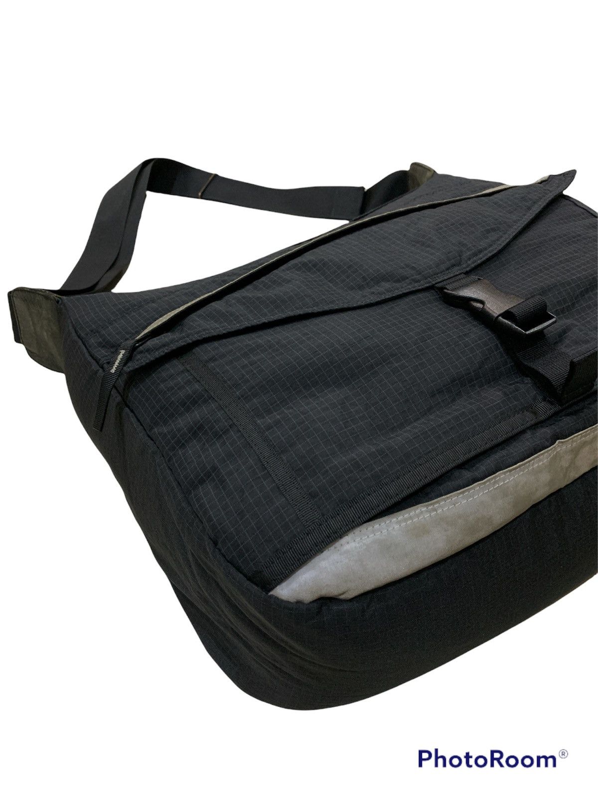 Porter VTG PORTER YOSHIDA & COMPANY PLAID NYLON MESSENGER BAG Size ONE SIZE - 4 Thumbnail