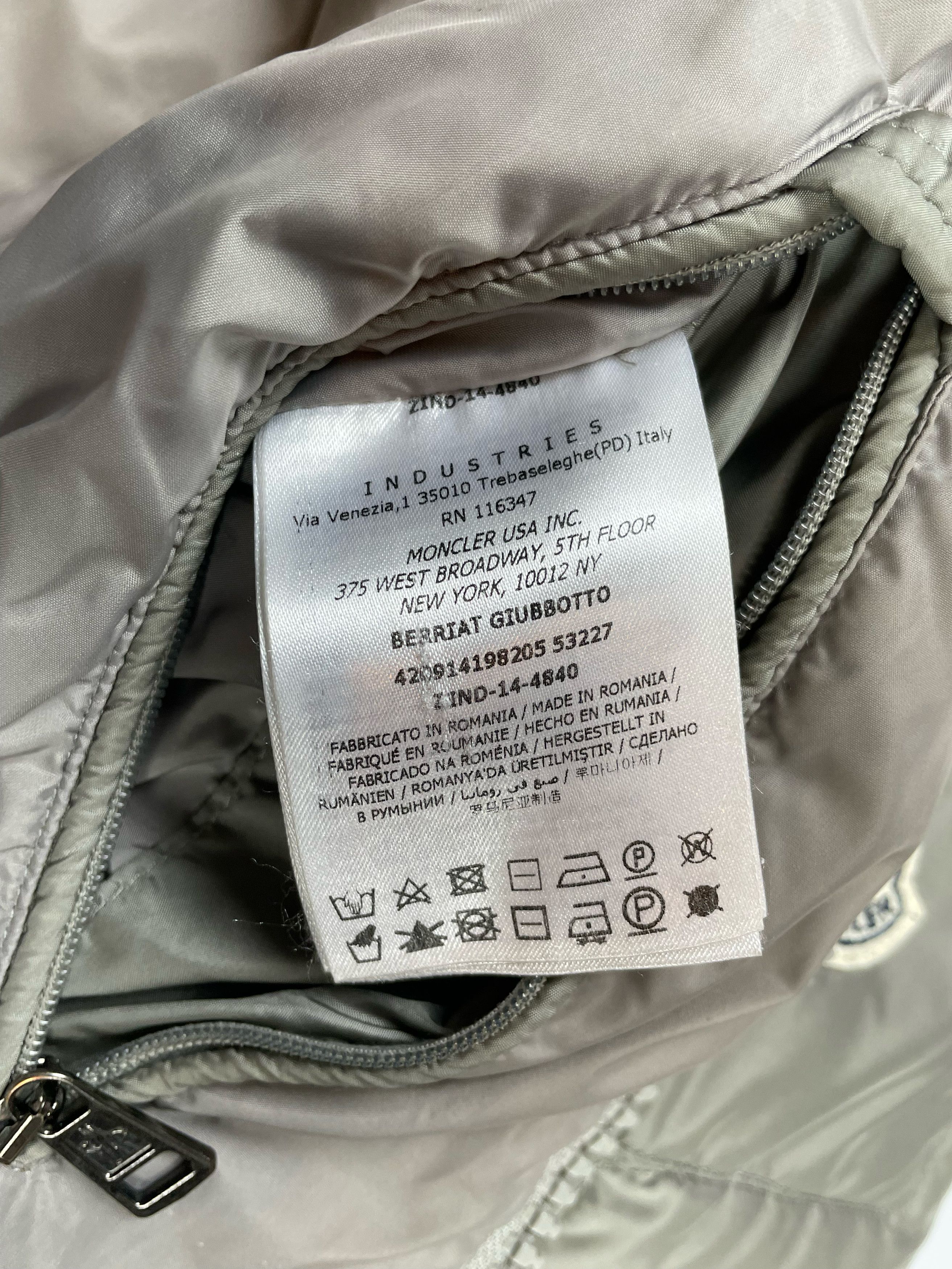 Moncler Berriat Jacket Sz 3 (M)!! Size US M / EU 48-50 / 2 - 10 Thumbnail