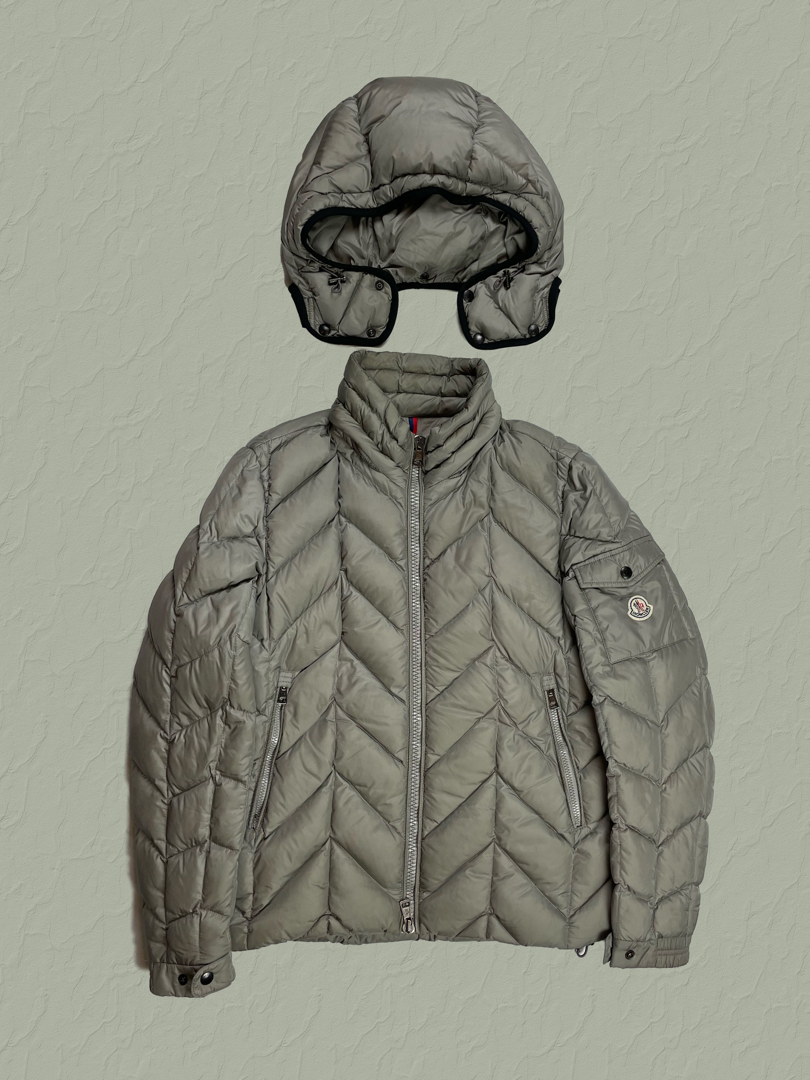 Moncler Berriat Jacket Sz 3 (M)!! Size US M / EU 48-50 / 2 - 3 Thumbnail