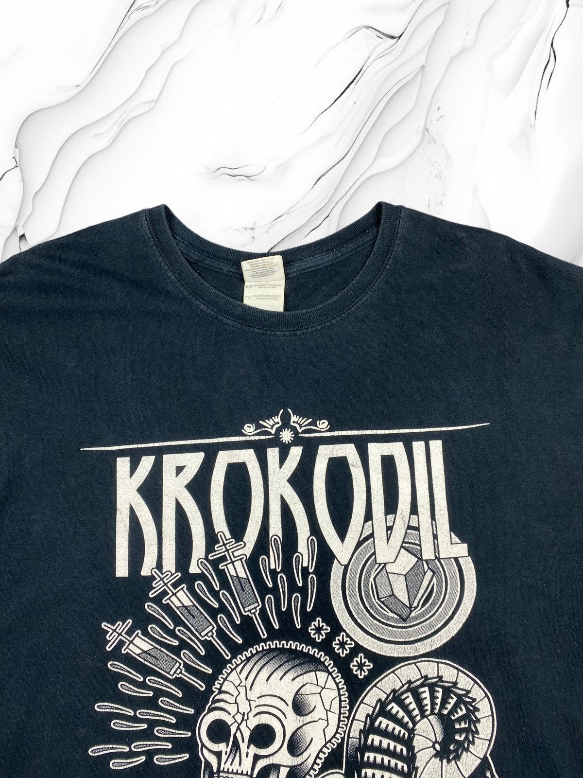 Vintage Vintage Art Graphic Skulls Tee Like Drugs Y2K T Shirt Size US XL / EU 56 / 4 - 4 Thumbnail