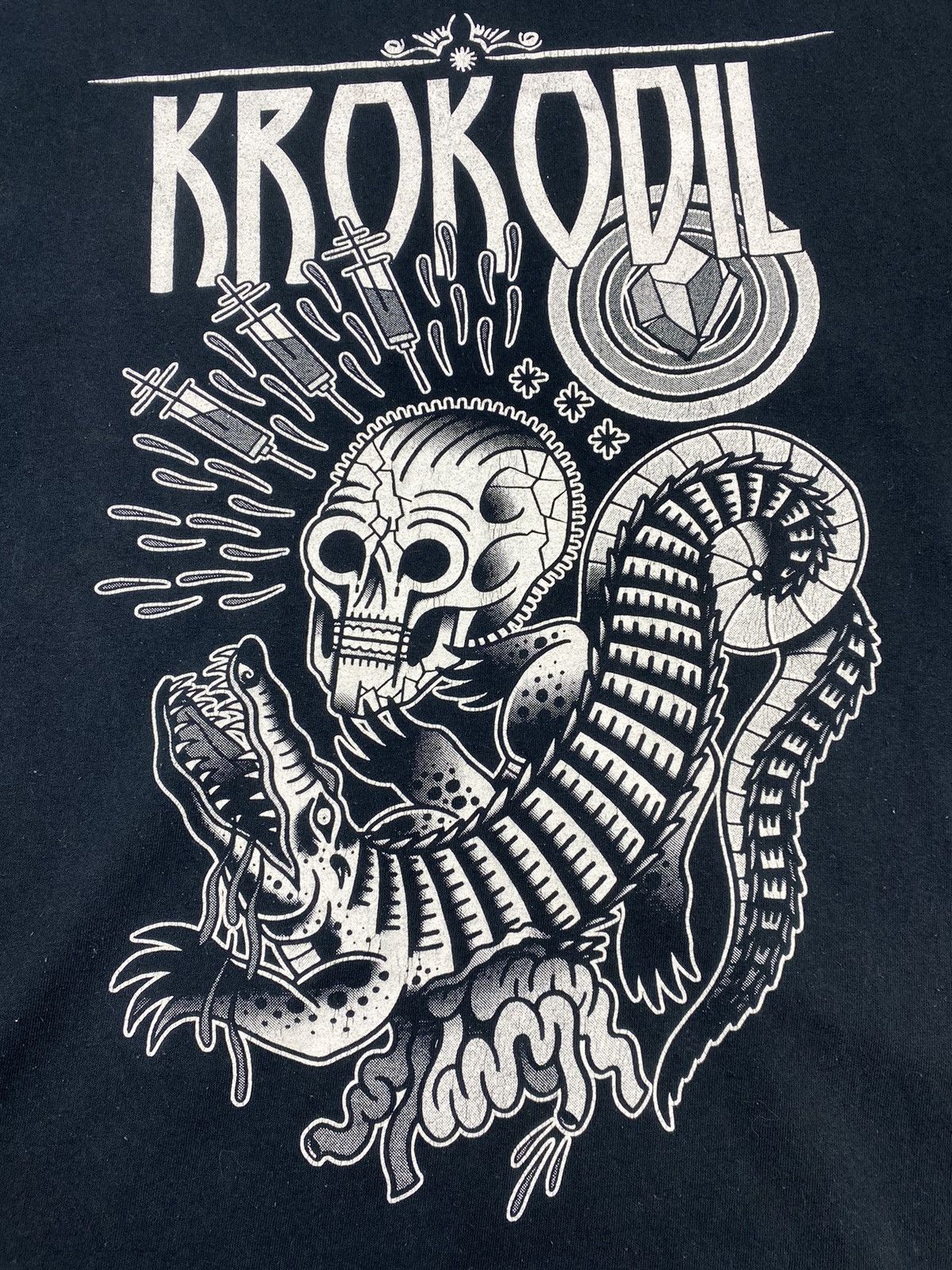Vintage Vintage Art Graphic Skulls Tee Like Drugs Y2K T Shirt Size US XL / EU 56 / 4 - 6 Thumbnail