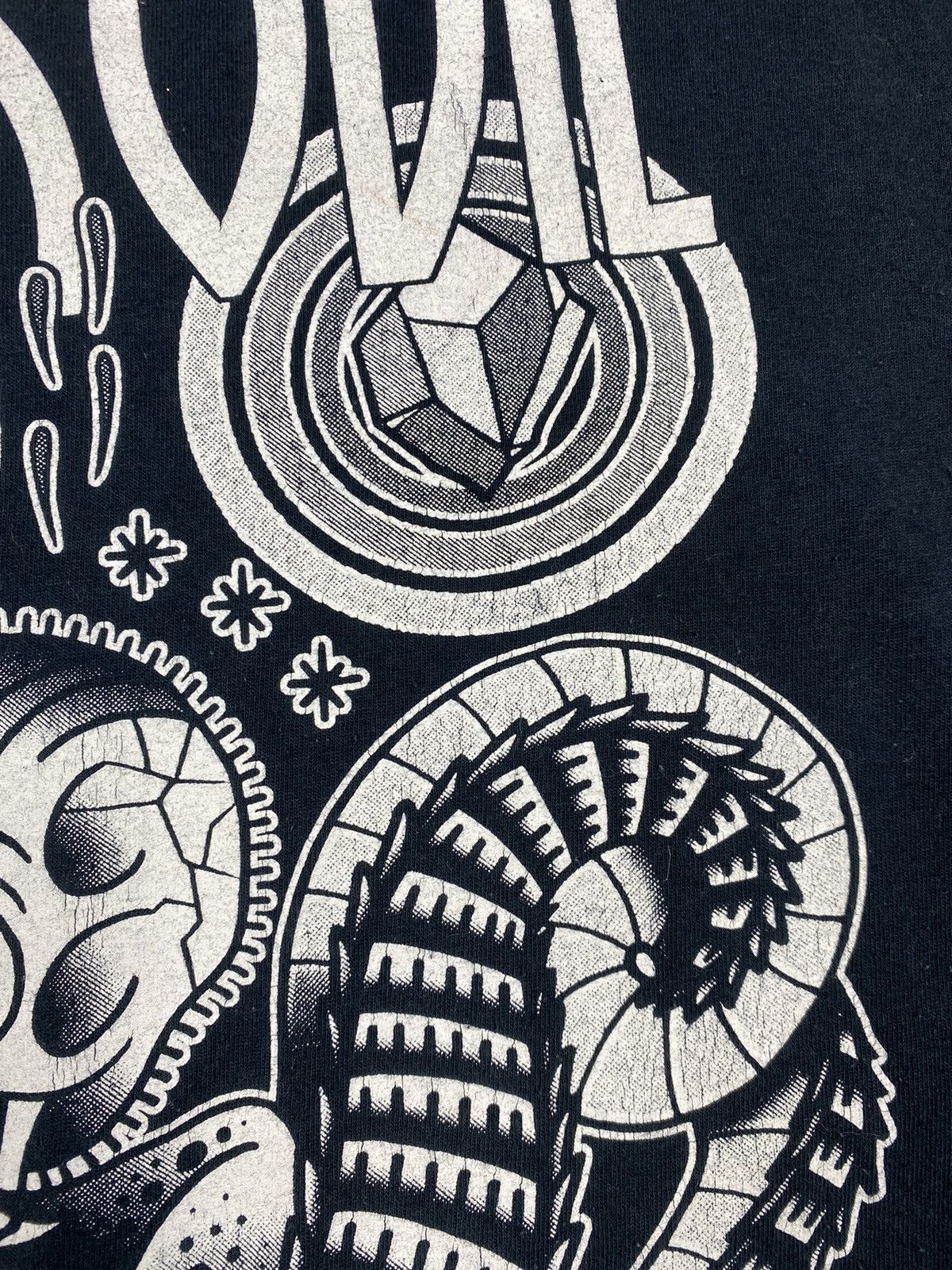 Vintage Vintage Art Graphic Skulls Tee Like Drugs Y2K T Shirt Size US XL / EU 56 / 4 - 10 Thumbnail