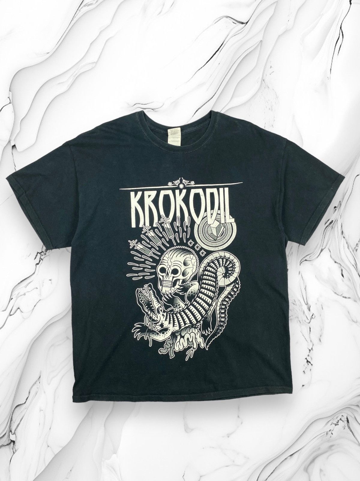 Vintage Vintage Art Graphic Skulls Tee Like Drugs Y2K T Shirt Size US XL / EU 56 / 4 - 1 Thumbnail