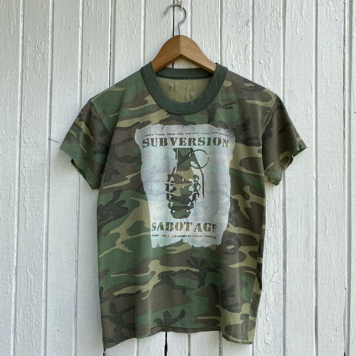 Vintage Thrashed Vintage Sexy Dynamite London Punk ERD GRUNGE TEE Size US S / EU 44-46 / 1 - 1 Thumbnail