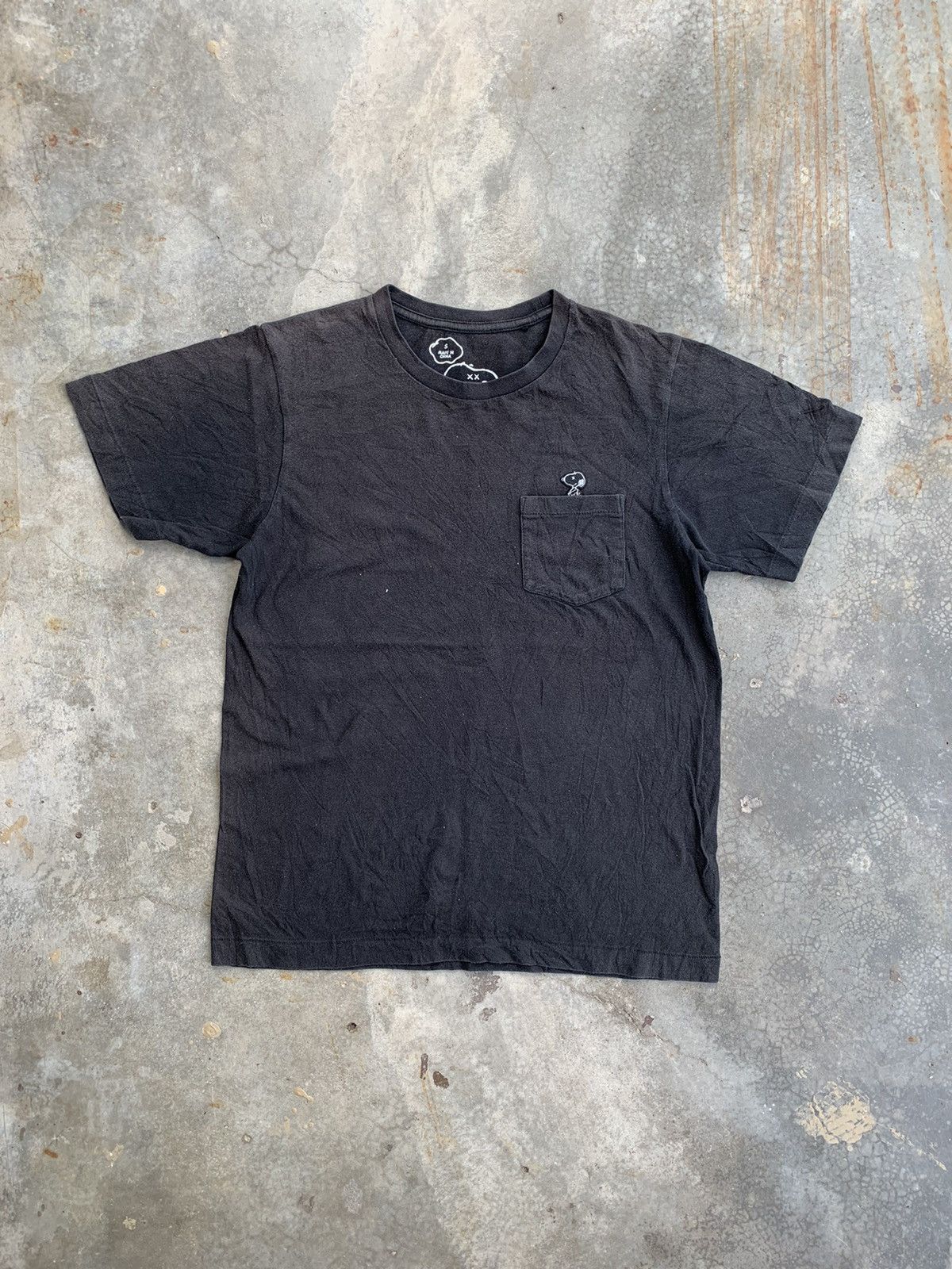 Kaws × Peanuts × Uniqlo Thrashed Sun Faded Uniqlo Peanuts Kaws Pocket Tshirt Size US S / EU 44-46 / 1 - 1 Thumbnail