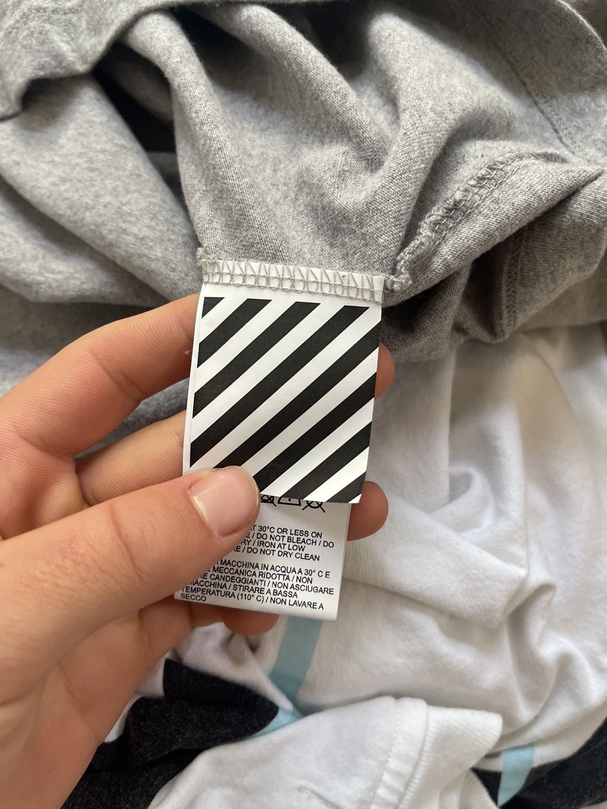Off-White Off white triangle Logo TEE Size US M / EU 48-50 / 2 - 10 Thumbnail