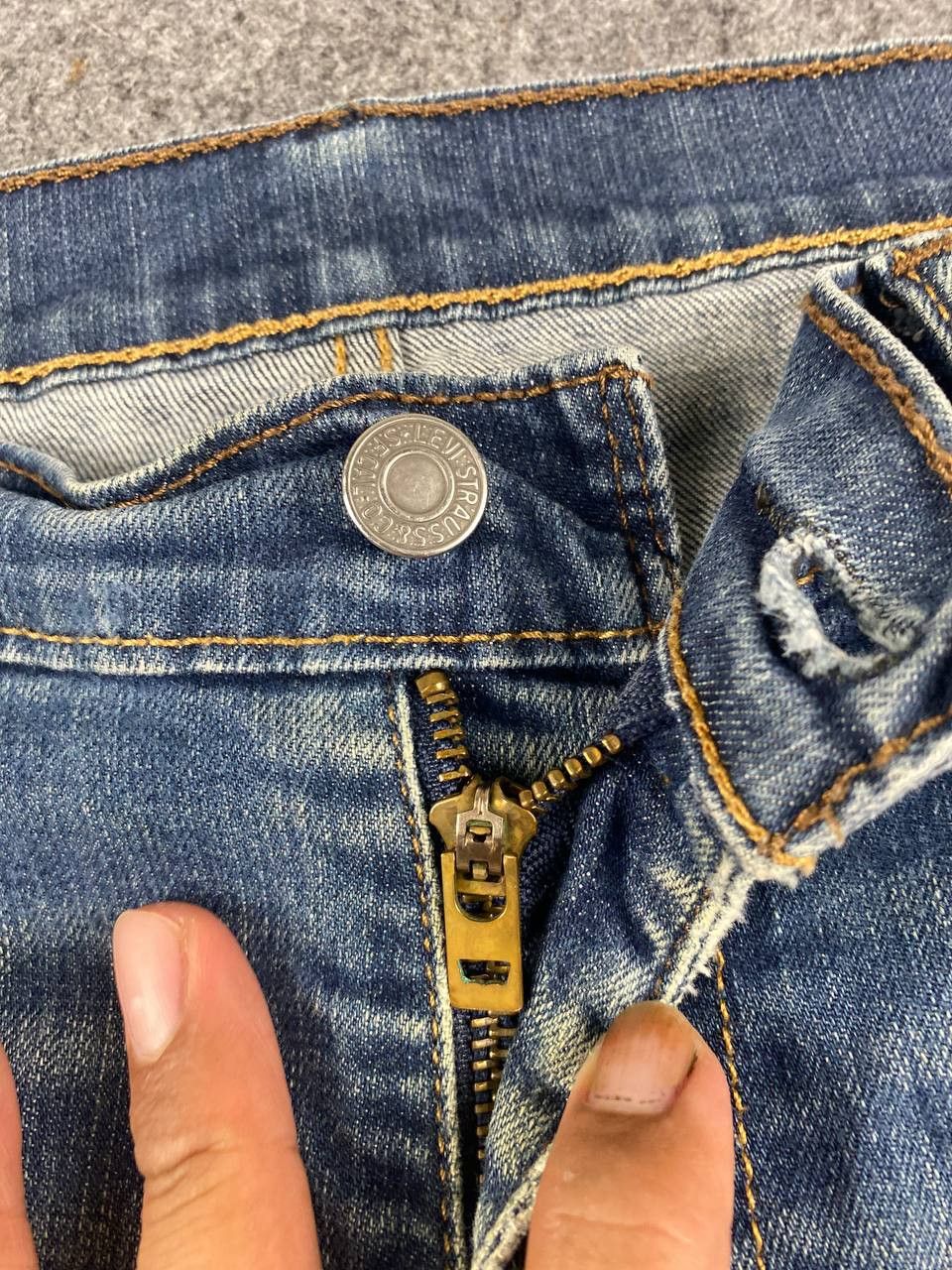 Levi's levis 541 athletic fit distressed denim Size US 35 - 13 Thumbnail