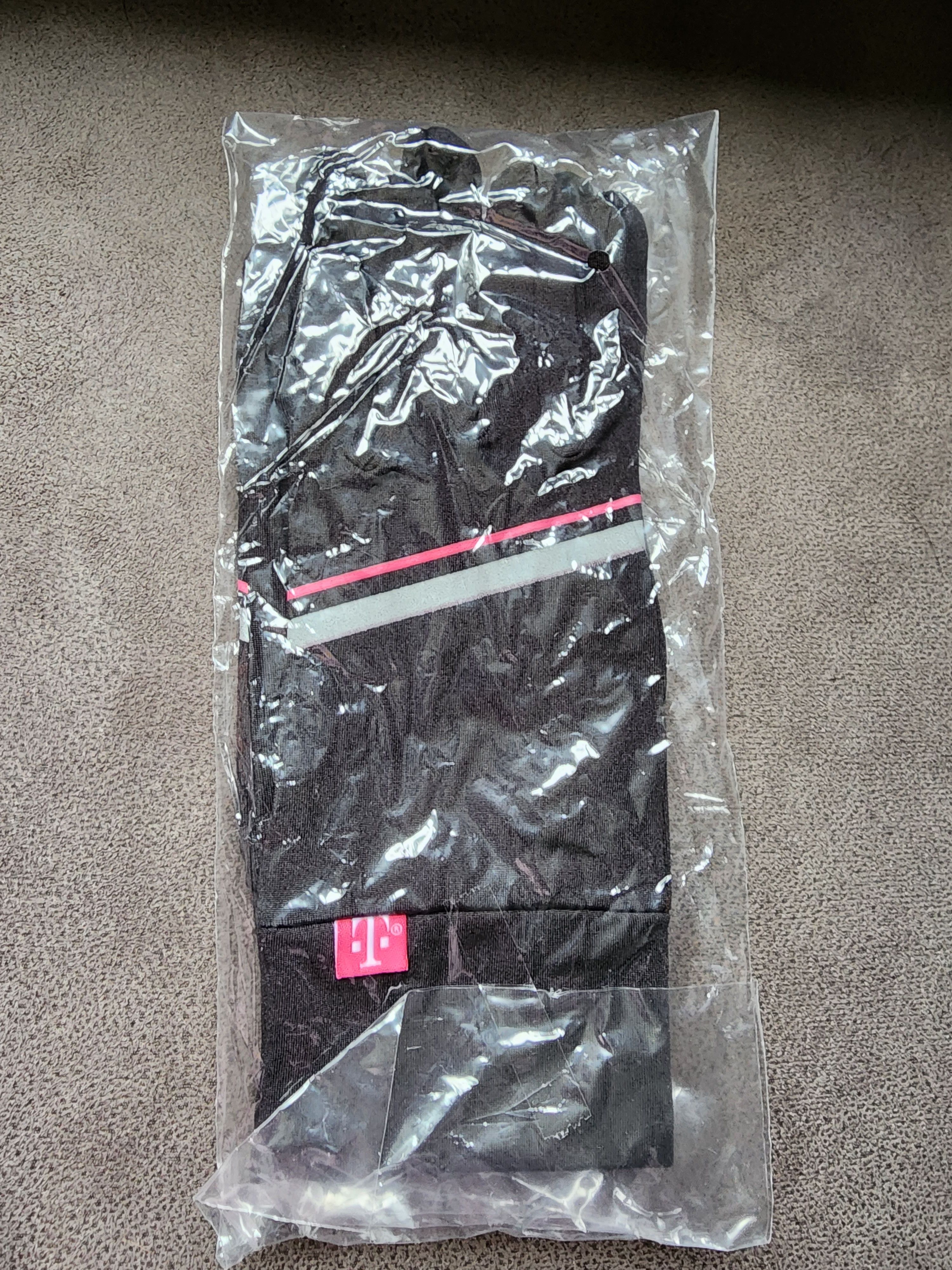 Other Tmobile Black Pink Logo Touch Screen Gloves S/M Small Medium Size ONE SIZE - 3 Thumbnail