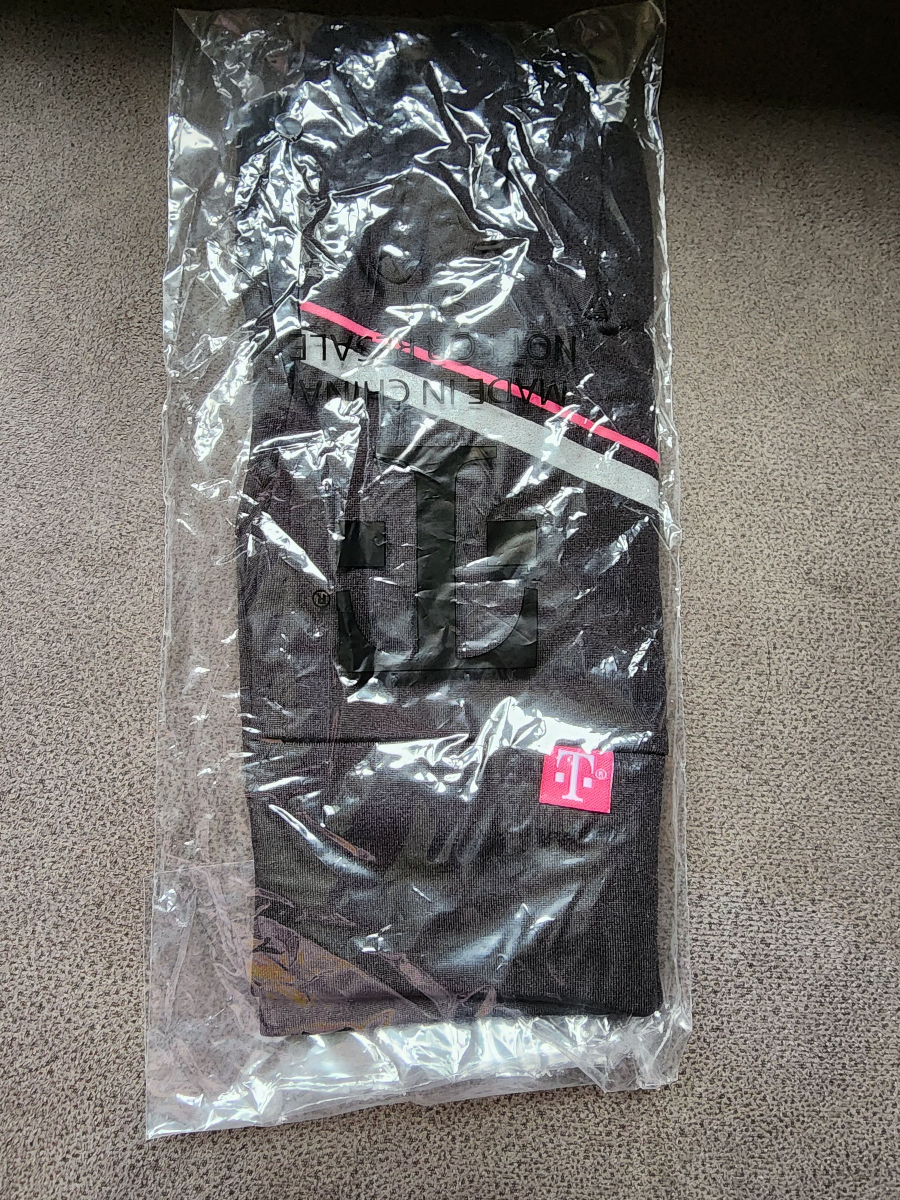 Other Tmobile Black Pink Logo Touch Screen Gloves S/M Small Medium Size ONE SIZE - 4 Thumbnail