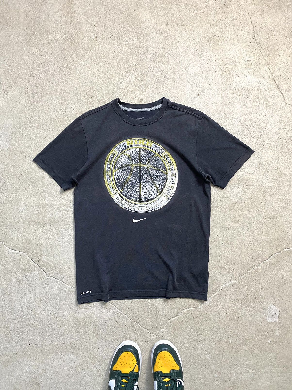 Nike Vintage Faded Nike T Shirt Rhinestones Ball Travis Scott Size US M / EU 48-50 / 2 - 1 Thumbnail