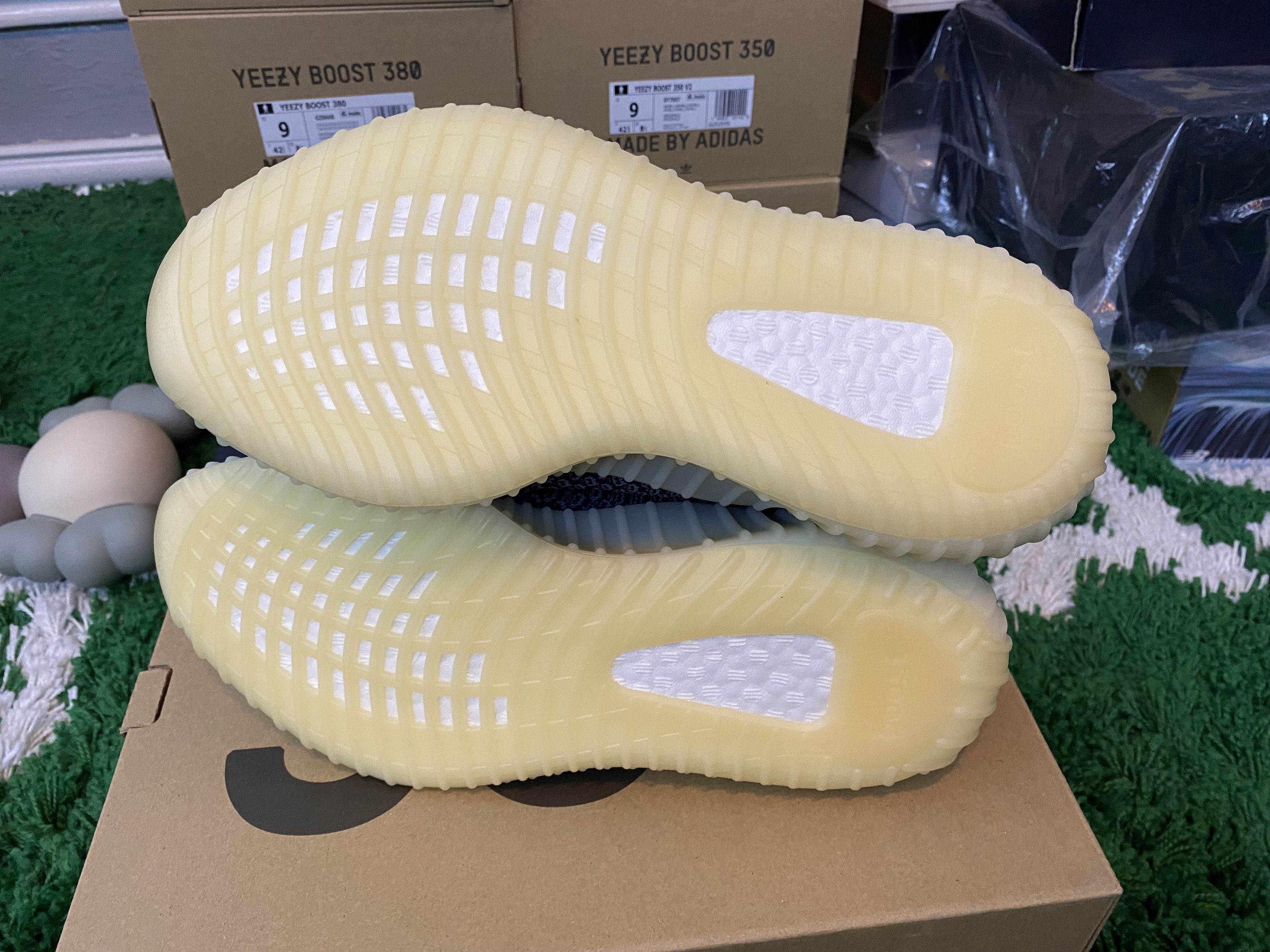 Adidas × Kanye West Yeezy Boost 350 V2 - Carbon - FZ5000 Size US 9 / EU 42 - 8 Thumbnail