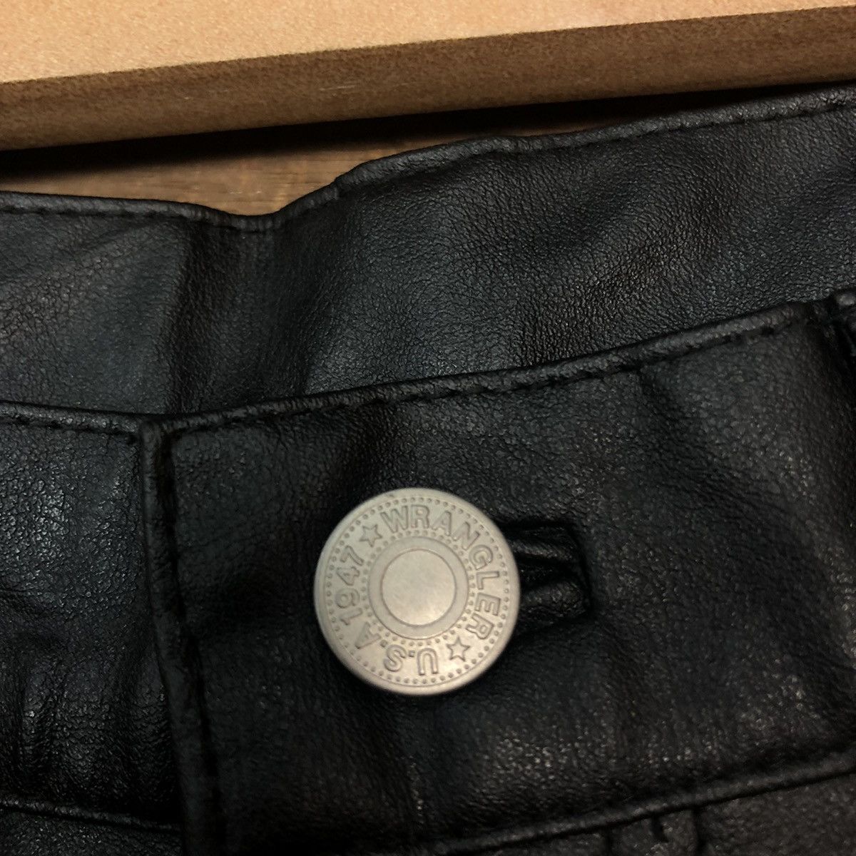 Leather DL Wrangler Black Straight synthetic Leather Pants #3366 Size 26" / US 2 / IT 38 - 6 Thumbnail