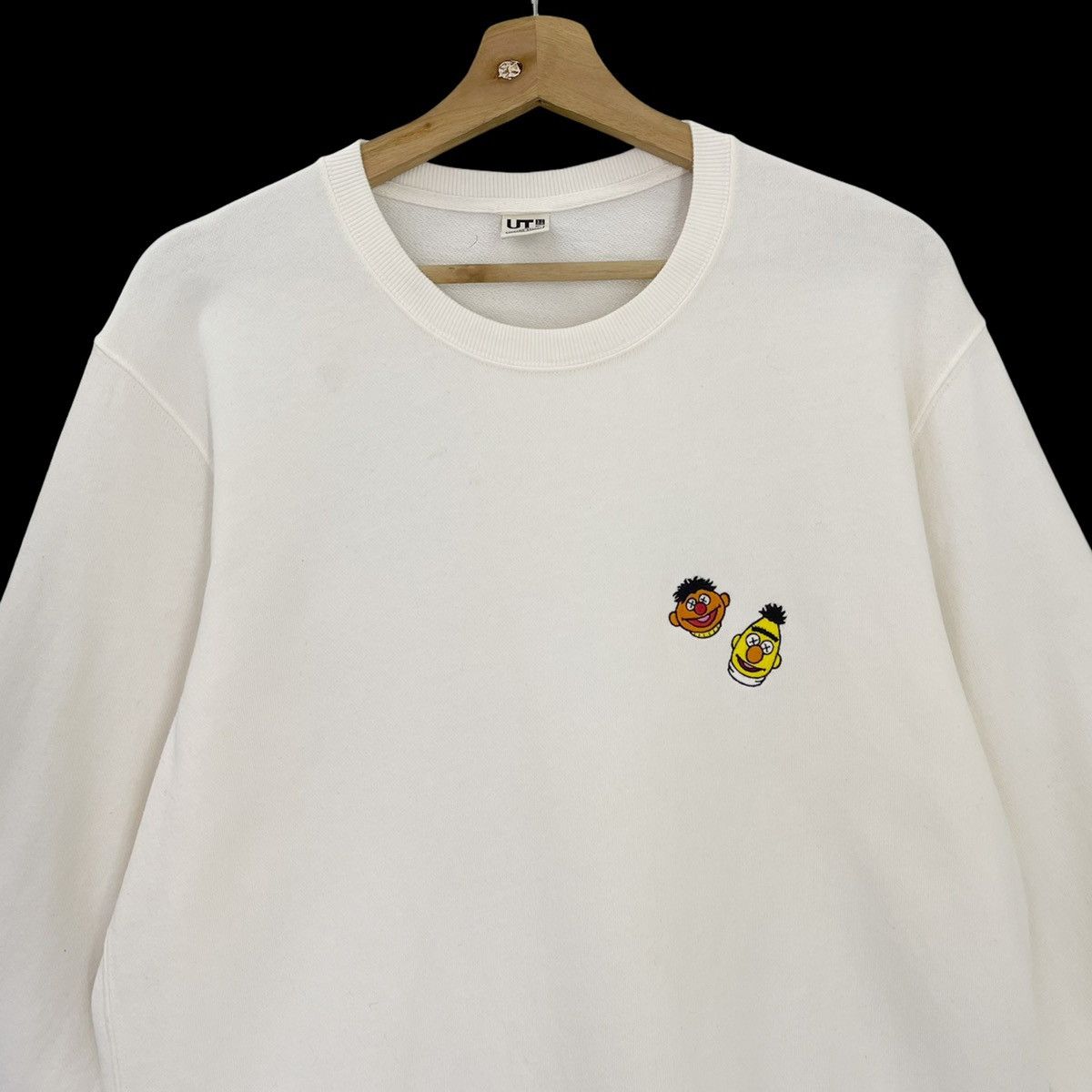 Japanese Brand × Kaws × Uniqlo Uniqlo X Kaws Crewneck Sweatshirt Size M Size US M / EU 48-50 / 2 - 4 Thumbnail