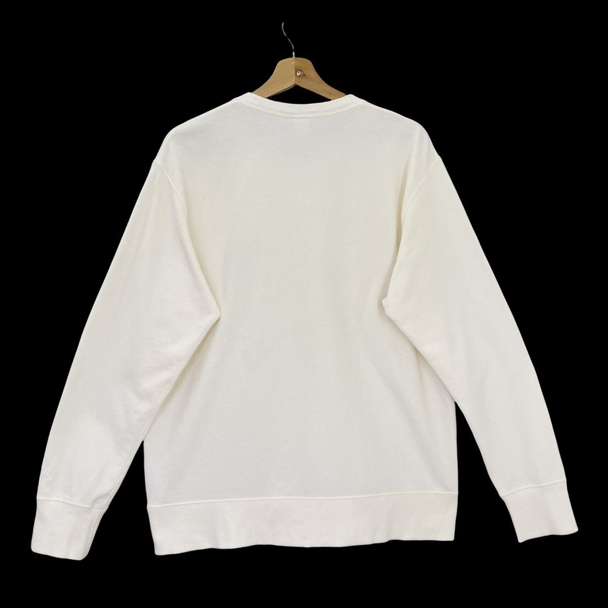 Japanese Brand × Kaws × Uniqlo Uniqlo X Kaws Crewneck Sweatshirt Size M Size US M / EU 48-50 / 2 - 7 Thumbnail