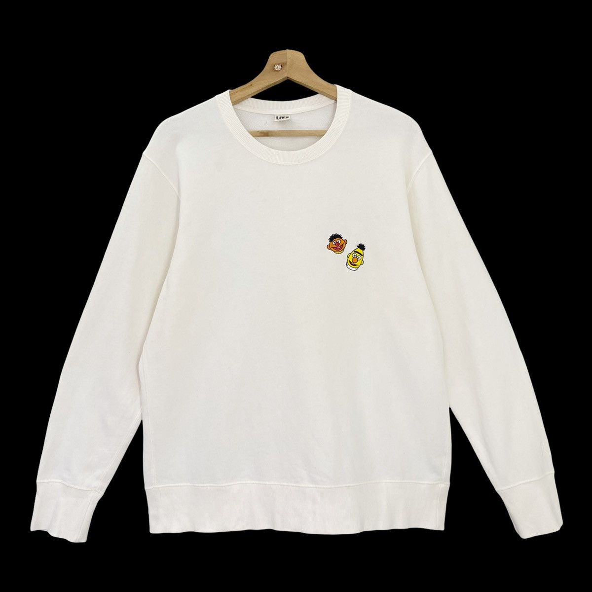 Japanese Brand × Kaws × Uniqlo Uniqlo X Kaws Crewneck Sweatshirt Size M Size US M / EU 48-50 / 2 - 1 Thumbnail