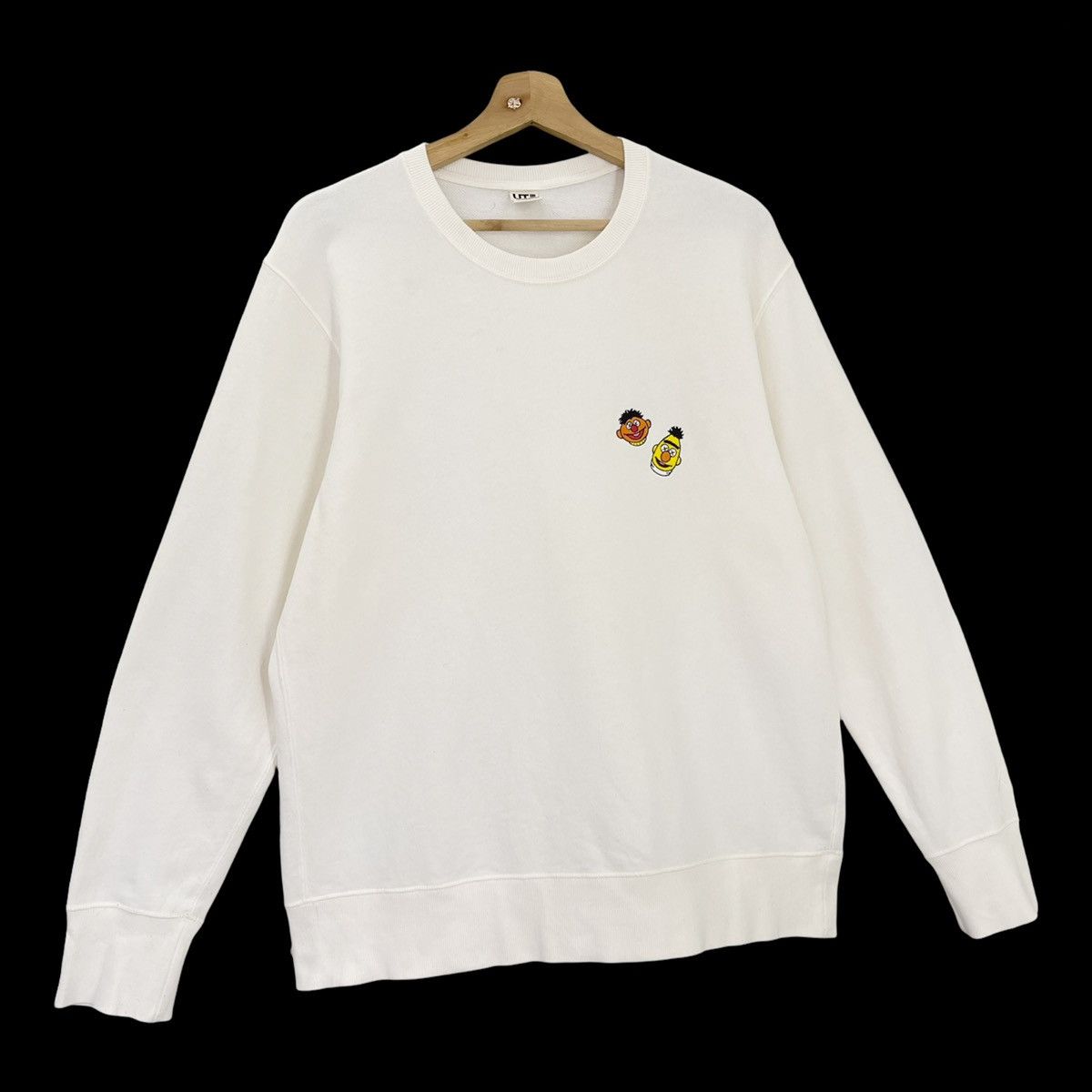 Japanese Brand × Kaws × Uniqlo Uniqlo X Kaws Crewneck Sweatshirt Size M Size US M / EU 48-50 / 2 - 2 Thumbnail