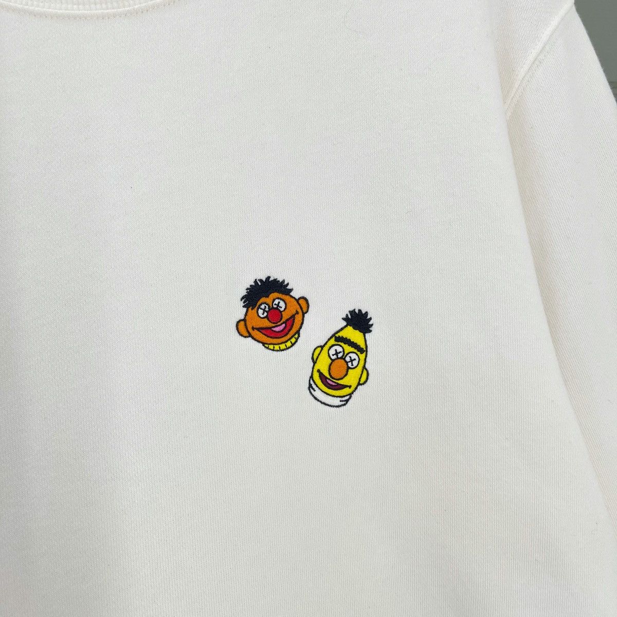 Japanese Brand × Kaws × Uniqlo Uniqlo X Kaws Crewneck Sweatshirt Size M Size US M / EU 48-50 / 2 - 5 Thumbnail