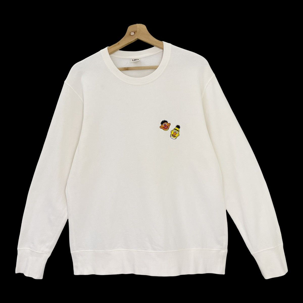 Japanese Brand × Kaws × Uniqlo Uniqlo X Kaws Crewneck Sweatshirt Size M Size US M / EU 48-50 / 2 - 3 Thumbnail