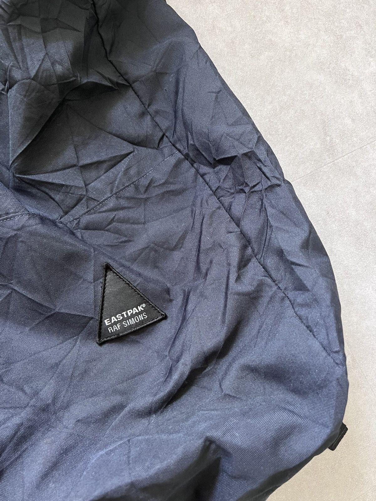 Eastpak × Raf Simons FW08 Crinkled Bagpack Size ONE SIZE - 2 Thumbnail