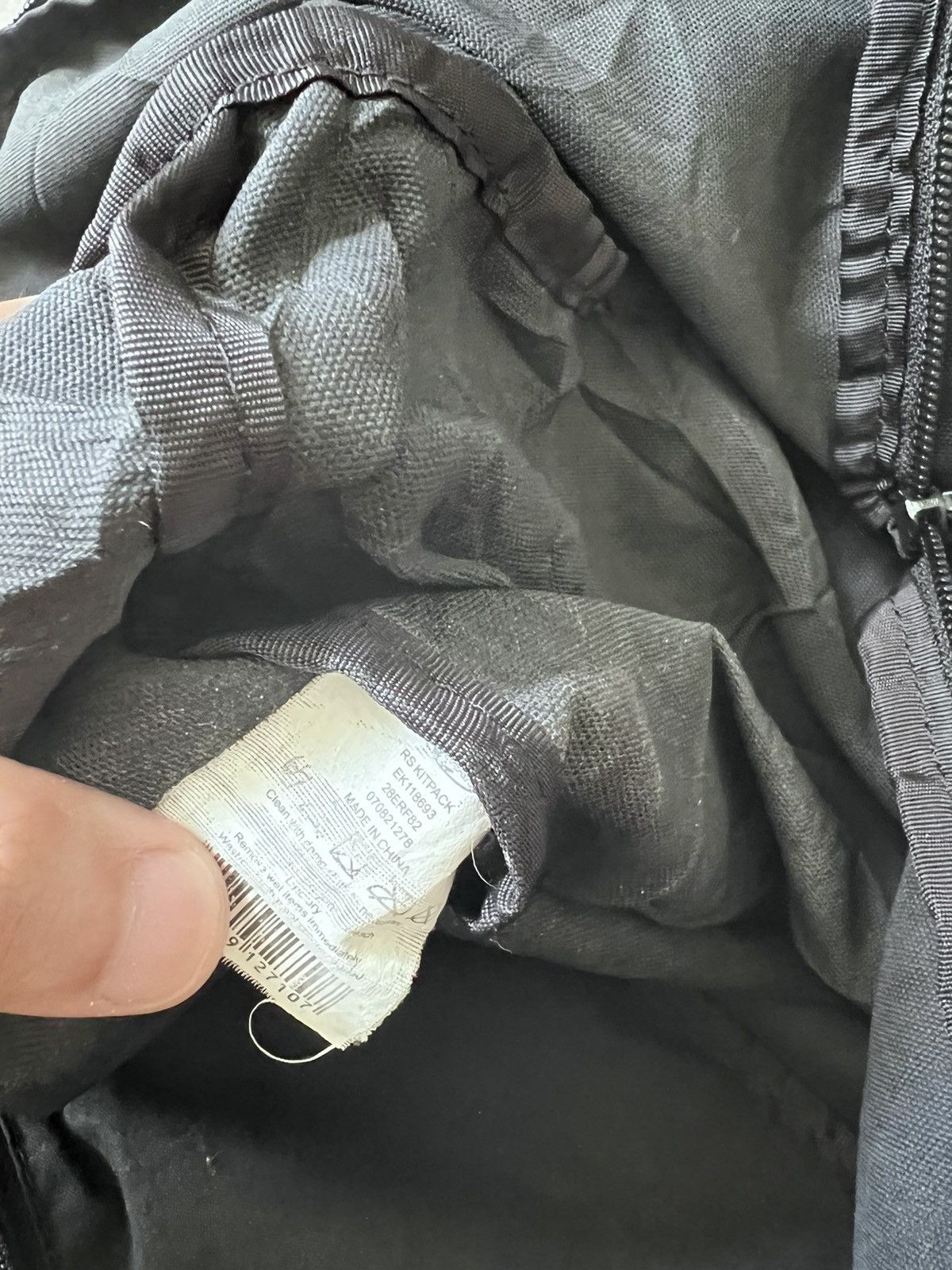 Eastpak × Raf Simons FW08 Crinkled Bagpack Size ONE SIZE - 5 Thumbnail