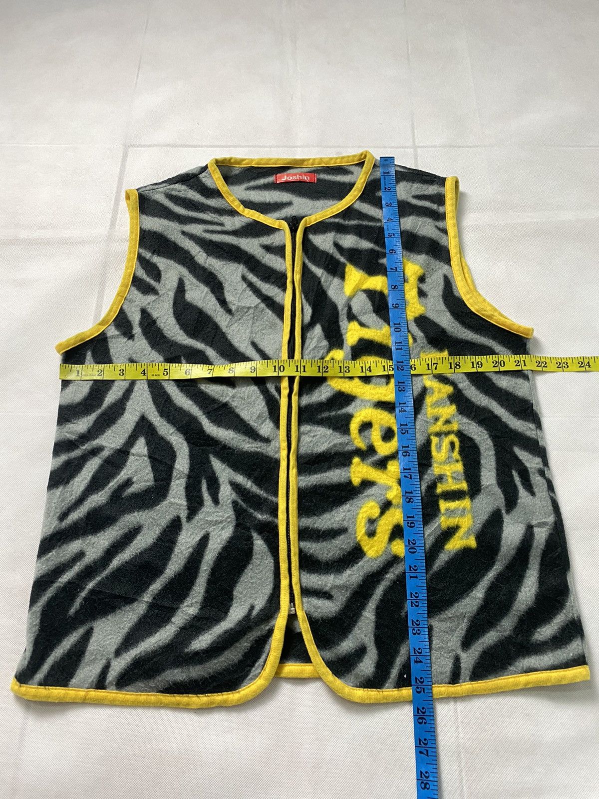 Japanese Brand × Vintage Hanshin Tigers Vest Nice Design Size US M / EU 48-50 / 2 - 8 Thumbnail