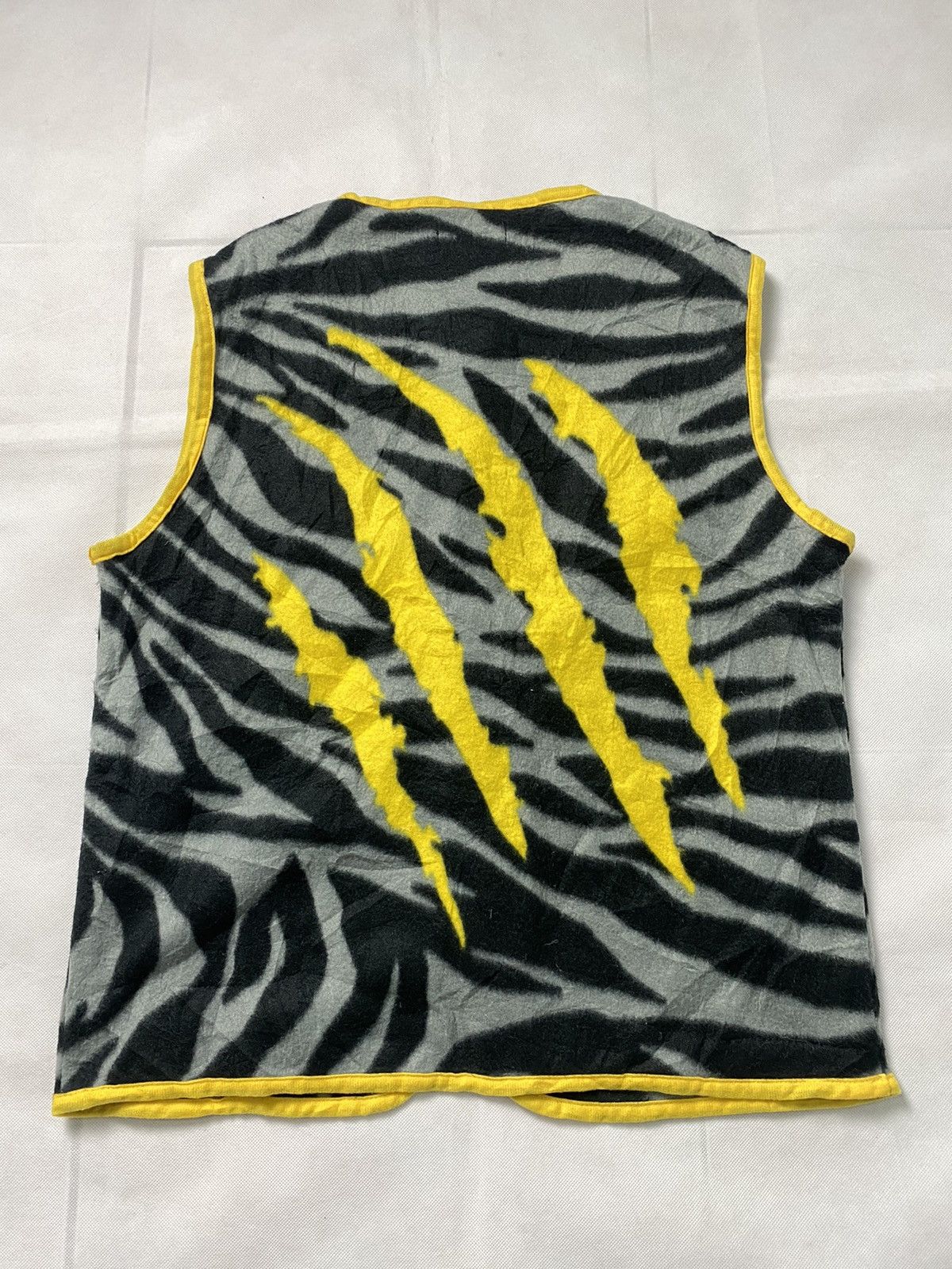 Japanese Brand × Vintage Hanshin Tigers Vest Nice Design Size US M / EU 48-50 / 2 - 4 Thumbnail