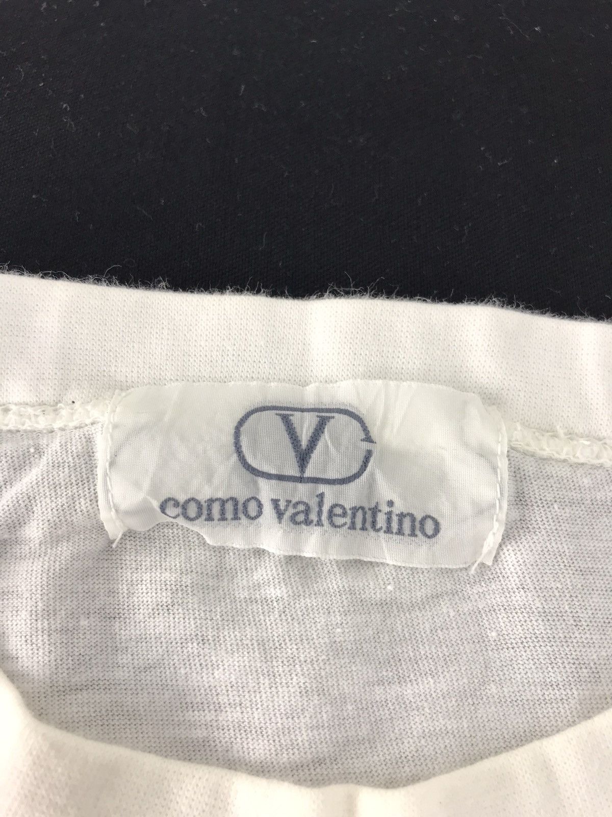 Valentino × Vintage Como Valentino Embroidery Logo Brand T-shirt Tee Size US L / EU 52-54 / 3 - 5 Thumbnail