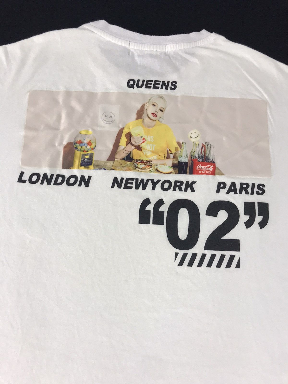 Japanese Brand Vintage Neos Inhere Queen of London New York Paris 2002 Tee Size L / US 10 / IT 46 - 1 Thumbnail