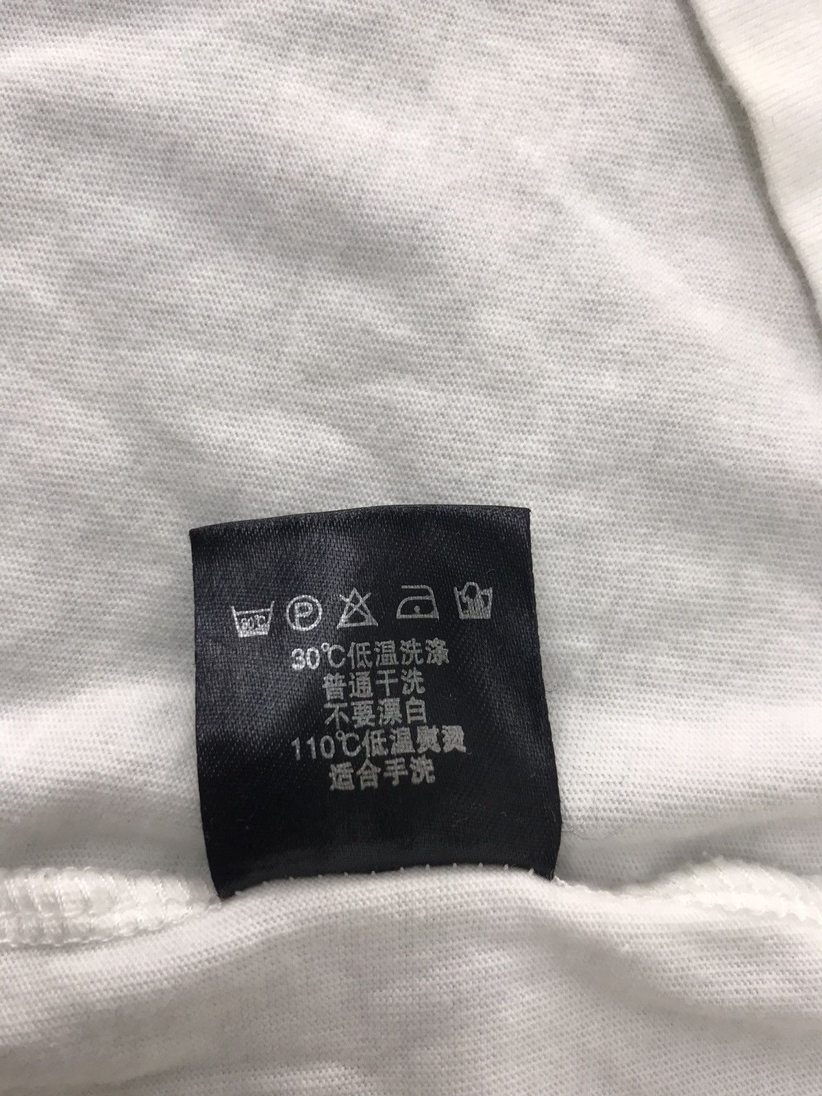 Japanese Brand Vintage Neos Inhere Queen of London New York Paris 2002 Tee Size L / US 10 / IT 46 - 7 Thumbnail