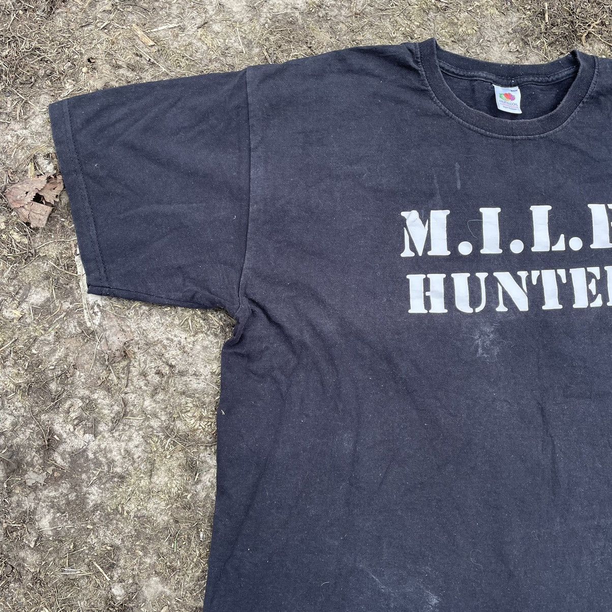 Vintage Vintage Y2K MILF Hunter Graphic Tee Streetwear Navy Baggy XL Size US XL / EU 56 / 4 - 3 Thumbnail