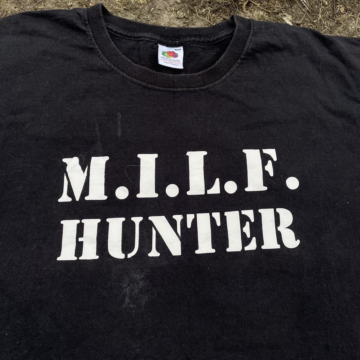 Vintage Vintage Y2K MILF Hunter Graphic Tee Streetwear Navy Baggy XL Size US XL / EU 56 / 4 - 5 Thumbnail