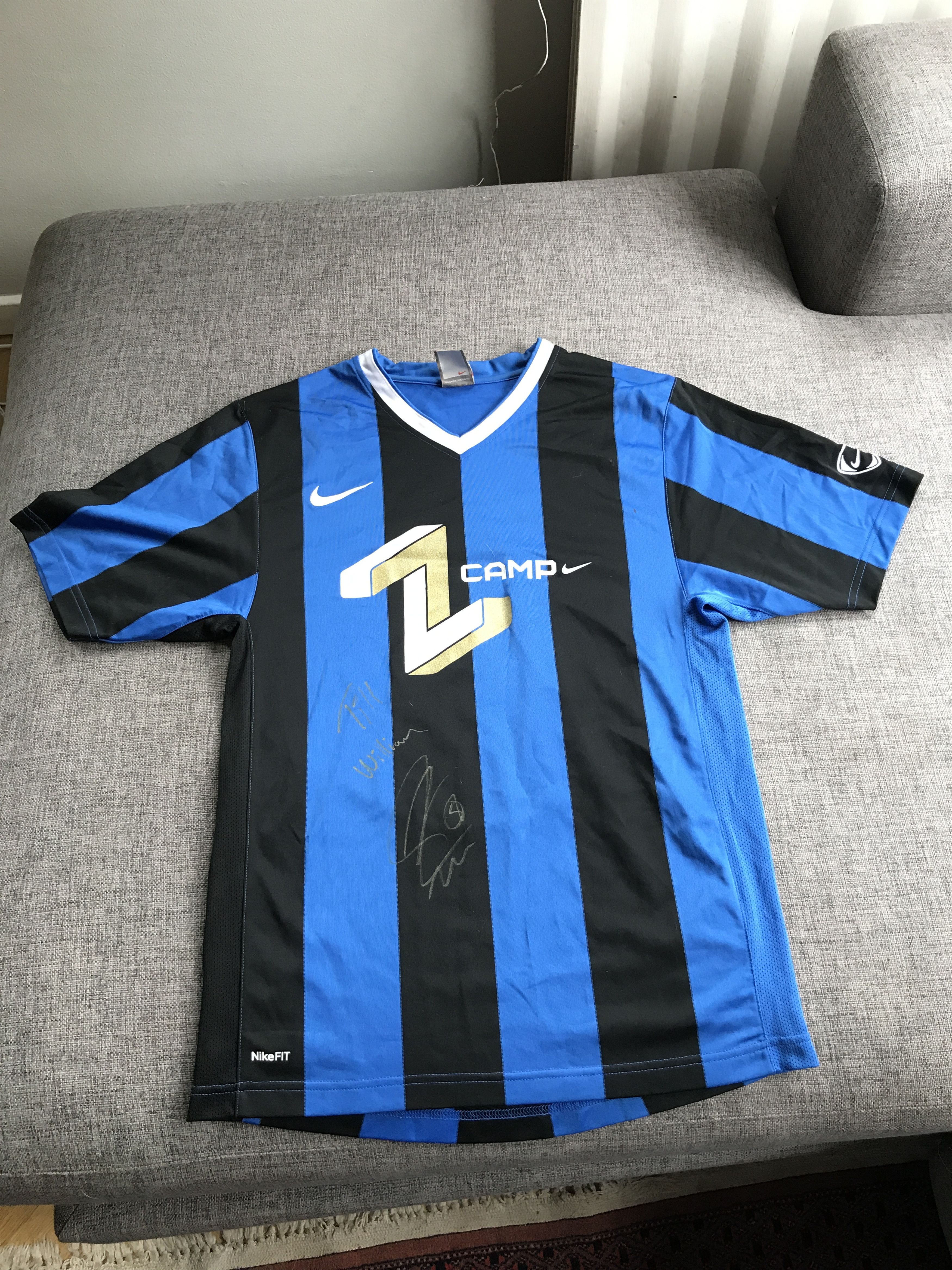 Nike Zlatan Ibrahimovic #8 signed Inter Jersey S Size US S / EU 44-46 / 1 - 1 Thumbnail