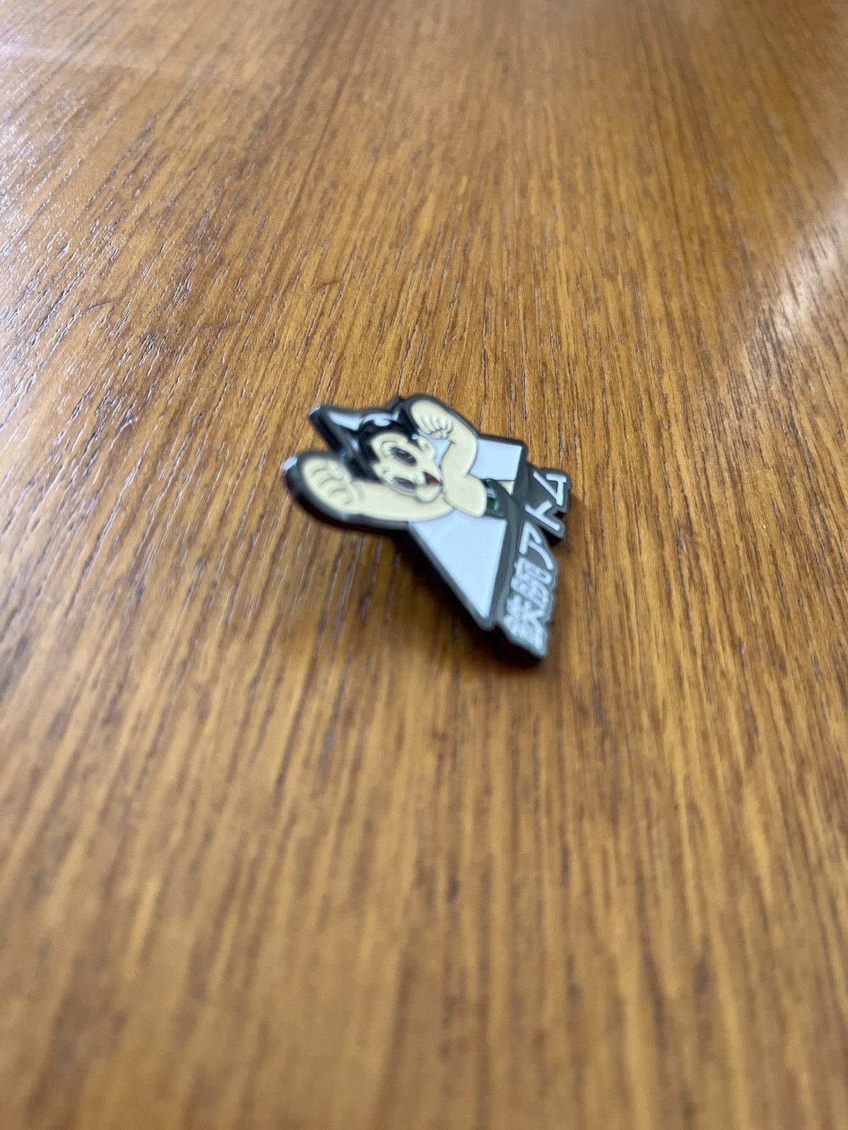 Japanese Brand Astro Boy vintage pin Size ONE SIZE - 4 Thumbnail