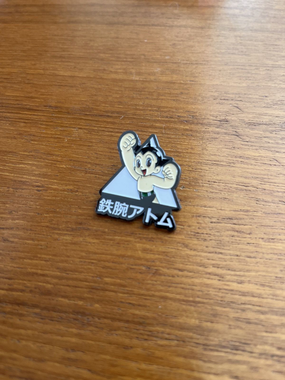Japanese Brand Astro Boy vintage pin Size ONE SIZE - 2 Thumbnail