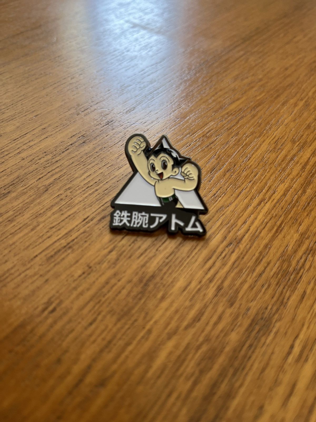 Japanese Brand Astro Boy vintage pin Size ONE SIZE - 1 Thumbnail