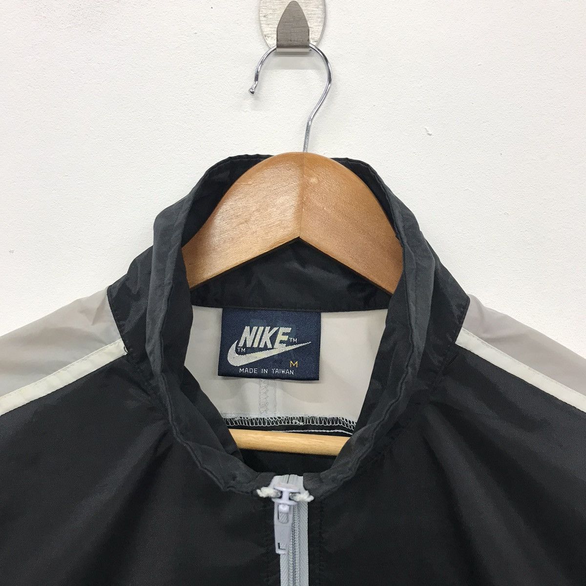 Nike × Vintage Rare!! Vintage Nike Windbreaker Half Zipper Size US M / EU 48-50 / 2 - 3 Thumbnail