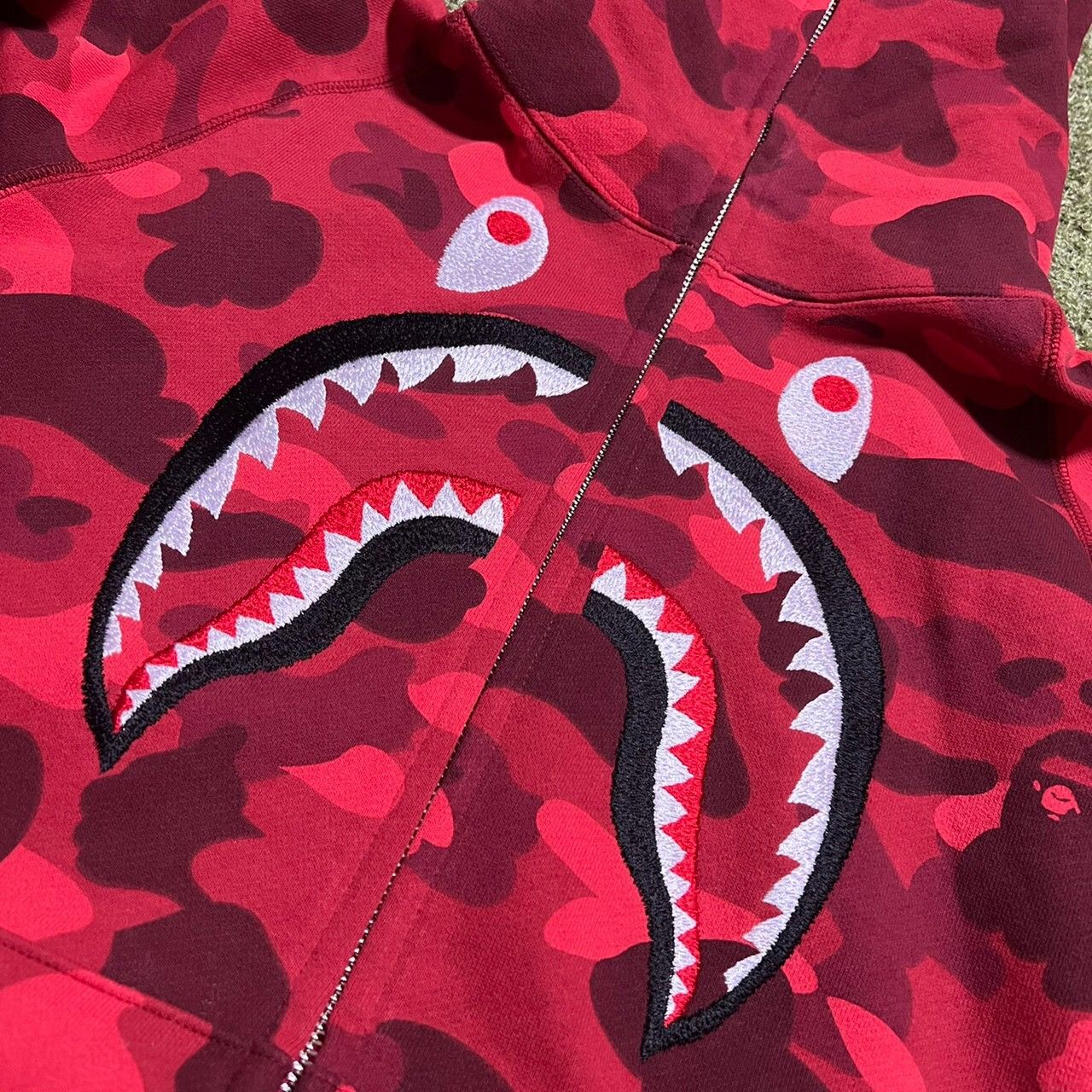 Bape BAPE shark embroidery full zip hoodie Red camo Size US L / EU 52-54 / 3 - 3 Thumbnail
