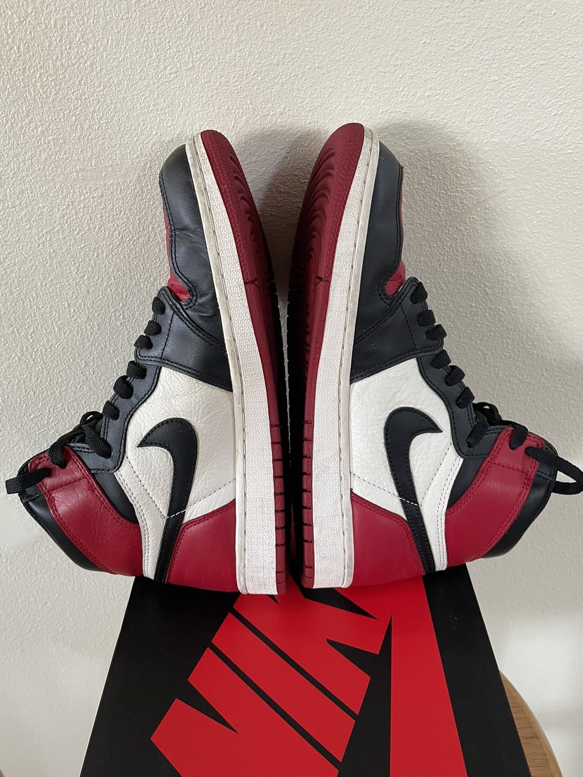 Jordan Brand × Nike Air Jordan 1 Bred Toe 2017 Size 8.5 Size US 8.5 / EU 41-42 - 4 Thumbnail