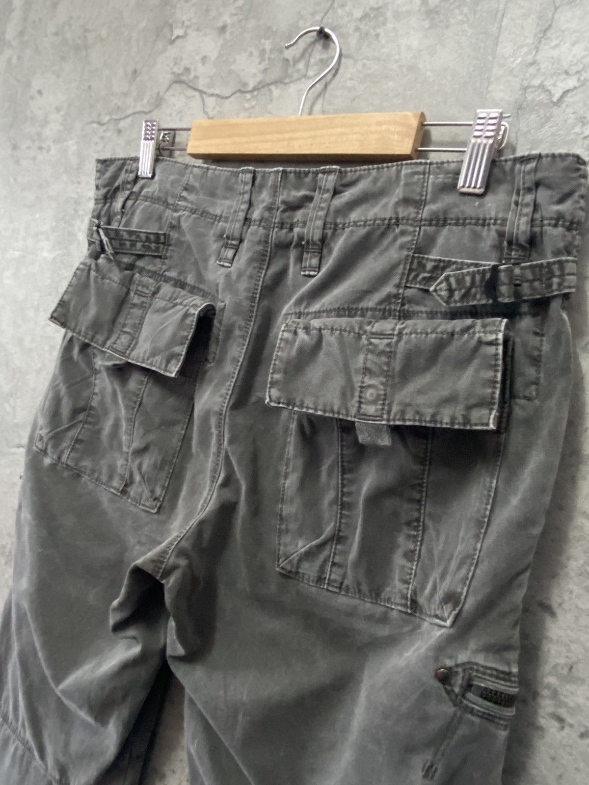 Japanese Brand × Uniqlo Vintage Uniqlo Japan Heavy Cotton Tactical Cargo Pants Size US 32 / EU 48 - 13 Thumbnail