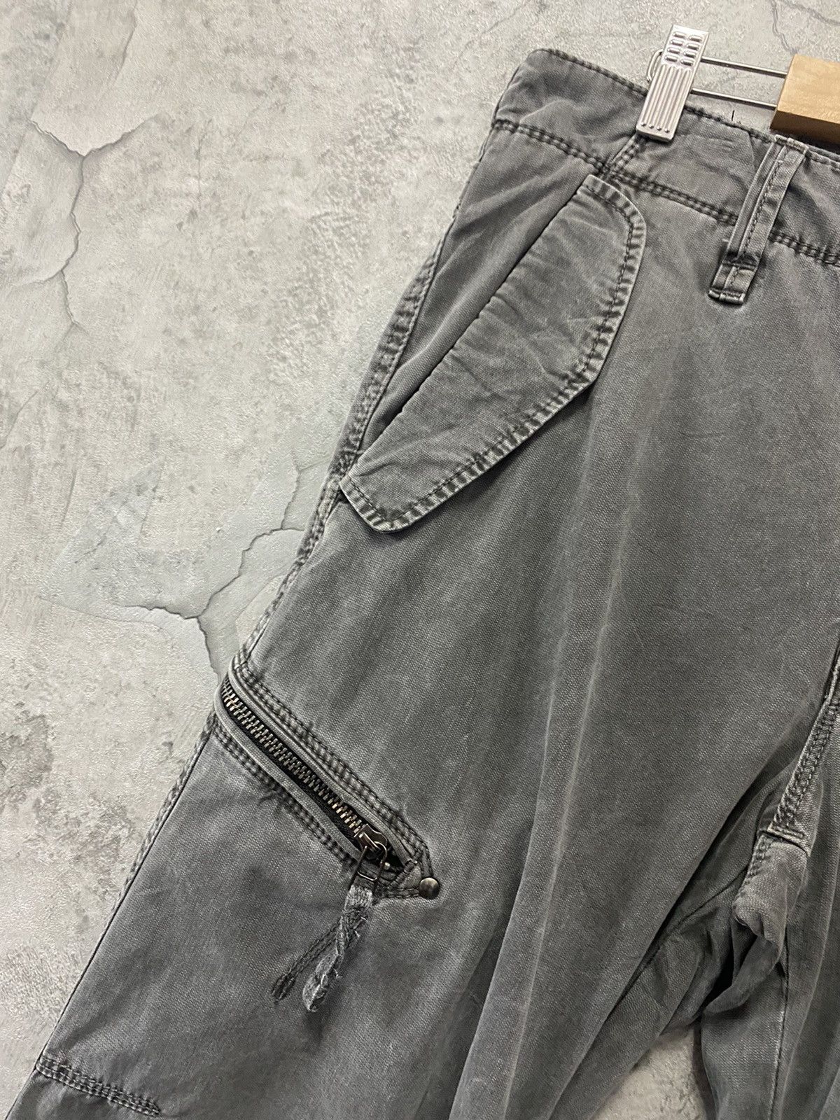 Japanese Brand × Uniqlo Vintage Uniqlo Japan Heavy Cotton Tactical Cargo Pants Size US 32 / EU 48 - 6 Thumbnail