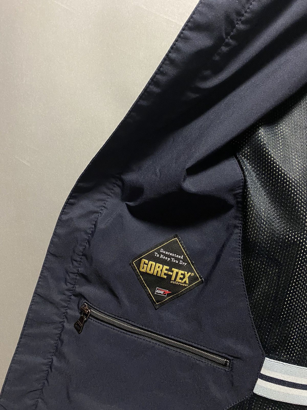 Prada Prada nylon jacket Goretex navy red tab vintage Size US L / EU 52-54 / 3 - 10 Thumbnail