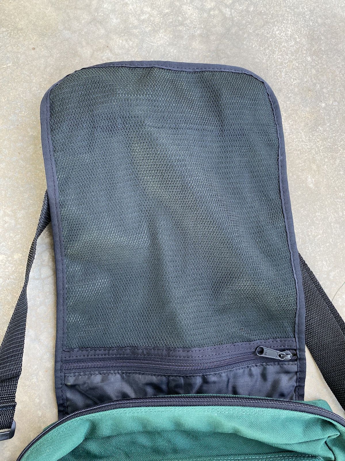 The North Face Vintage 90s The North Face Sling Bag 2 Way Size ONE SIZE - 8 Thumbnail