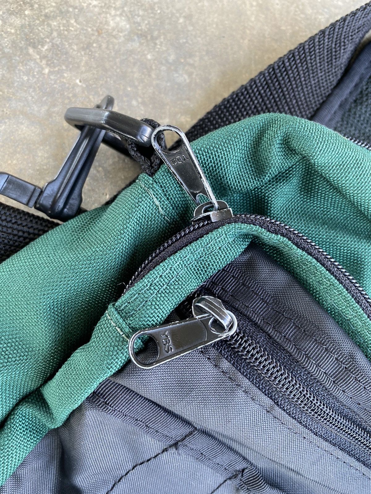 The North Face Vintage 90s The North Face Sling Bag 2 Way Size ONE SIZE - 18 Thumbnail