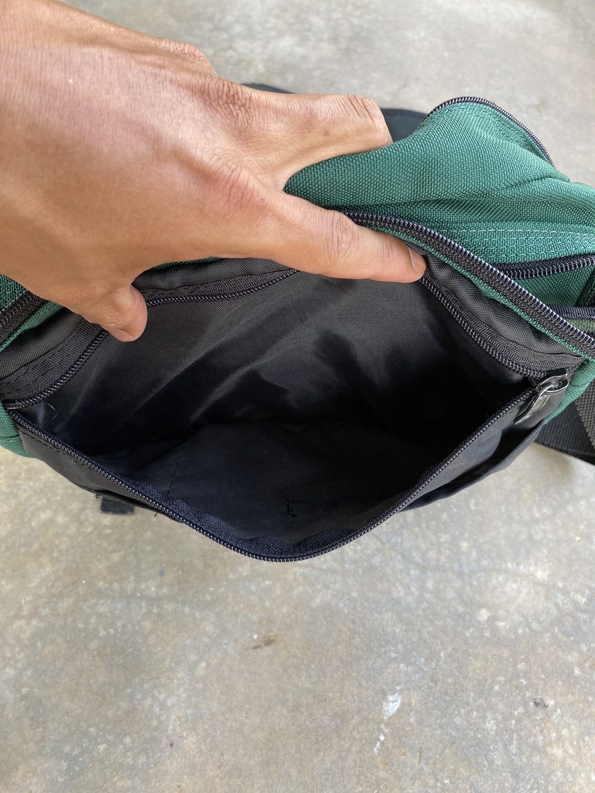 The North Face Vintage 90s The North Face Sling Bag 2 Way Size ONE SIZE - 7 Thumbnail