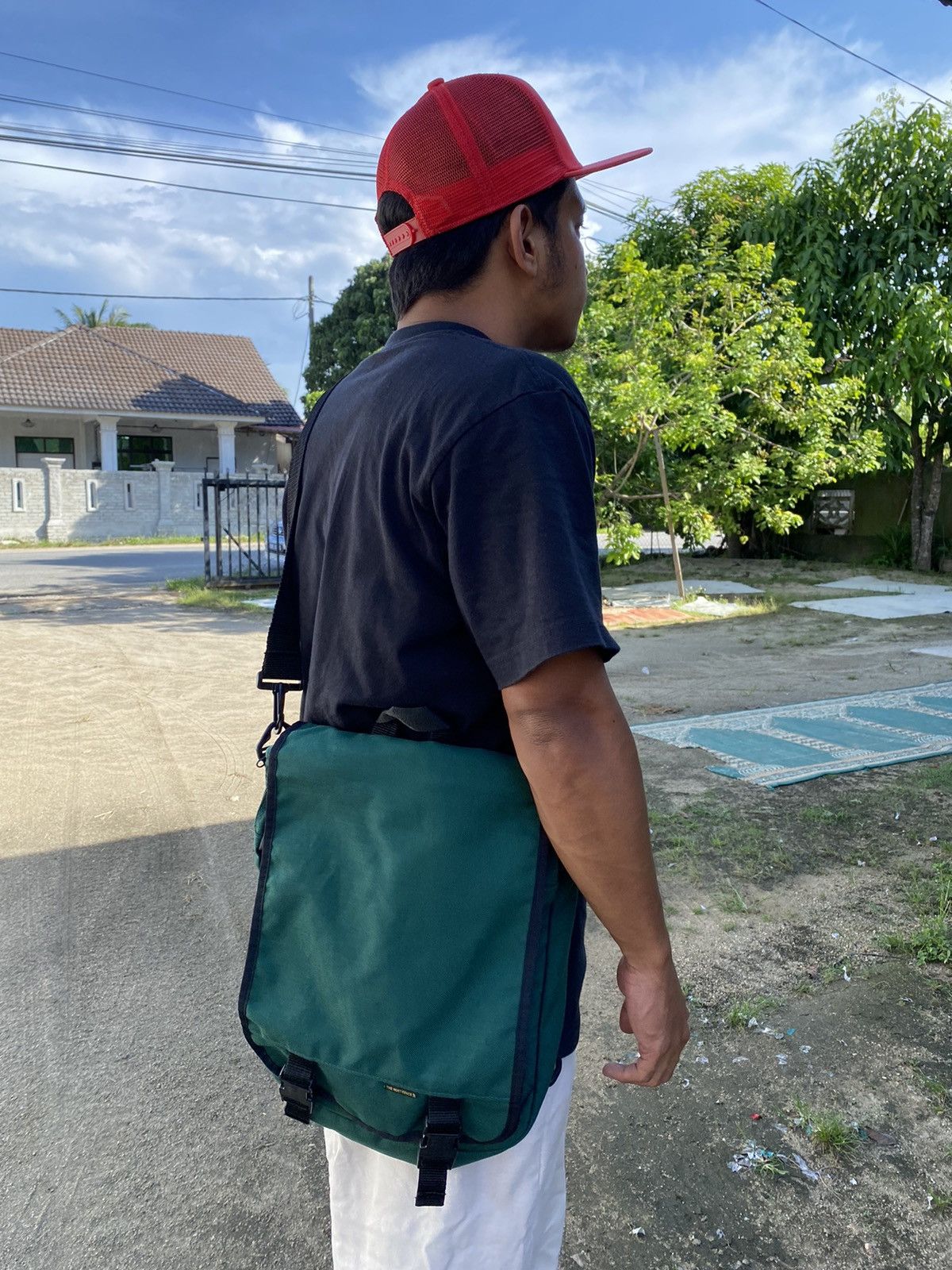 The North Face Vintage 90s The North Face Sling Bag 2 Way Size ONE SIZE - 24 Thumbnail
