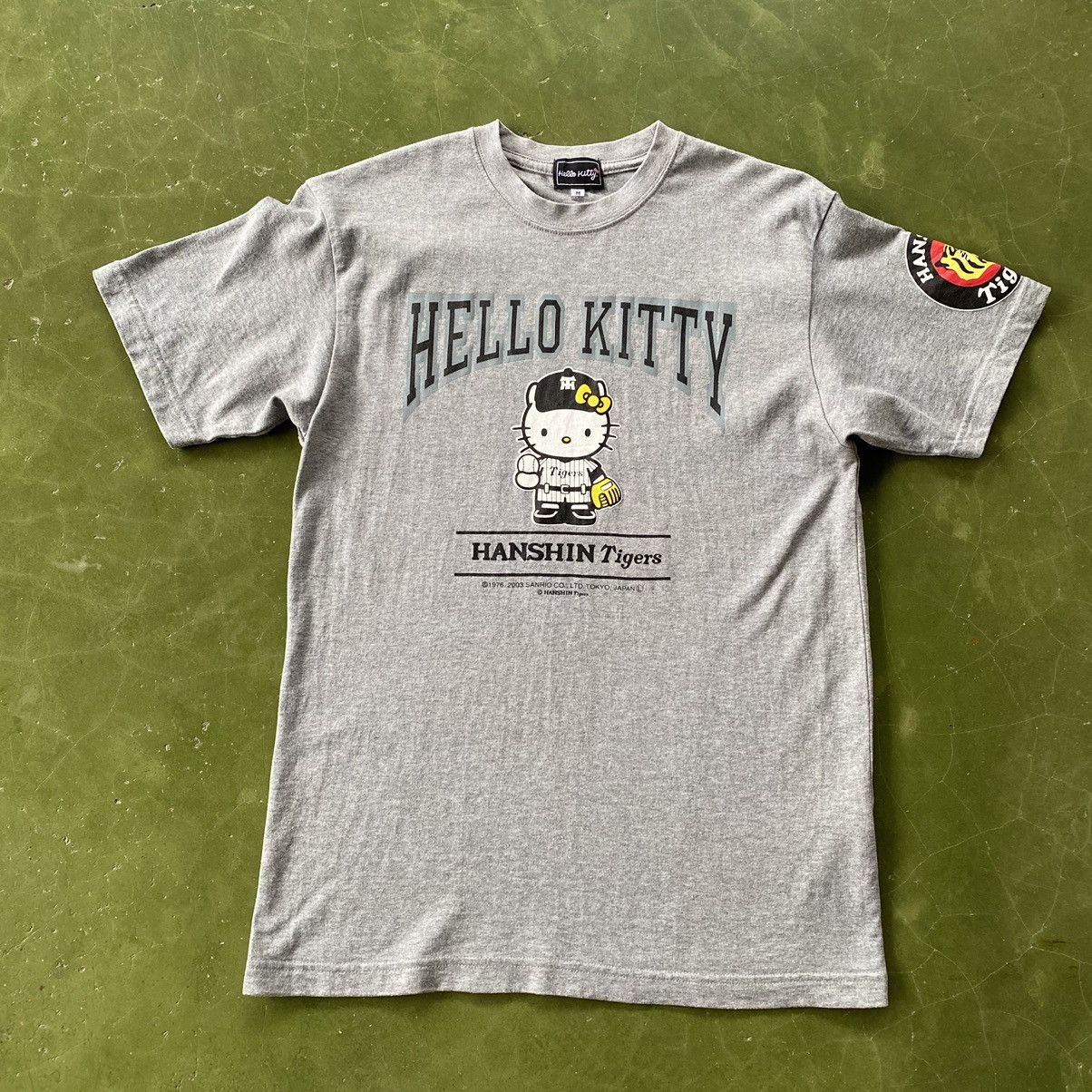 Japanese Brand Vintage y2k Hello Kitty x Hansin Tigers Tshirt Size US S / EU 44-46 / 1 - 1 Thumbnail