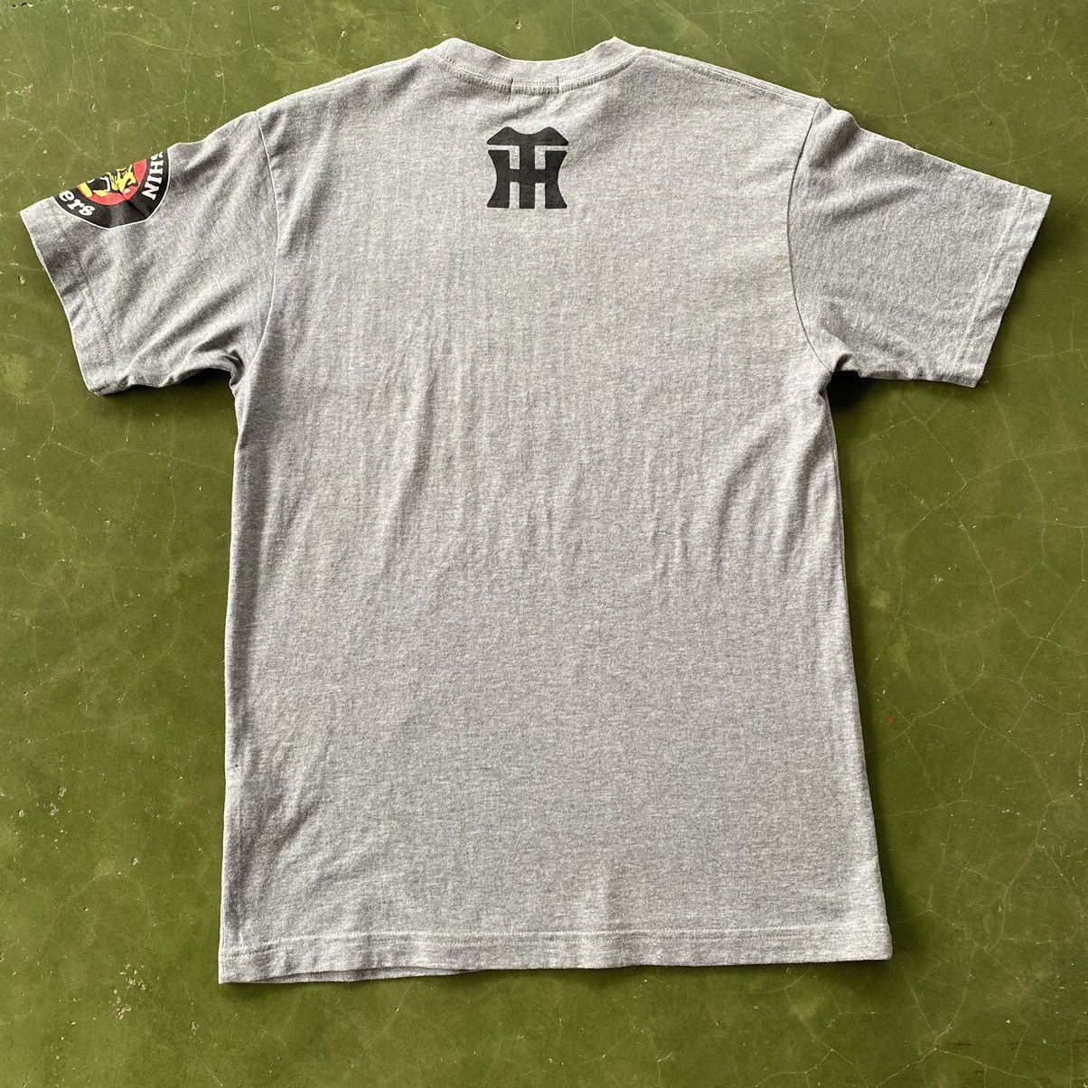 Japanese Brand Vintage y2k Hello Kitty x Hansin Tigers Tshirt Size US S / EU 44-46 / 1 - 2 Thumbnail