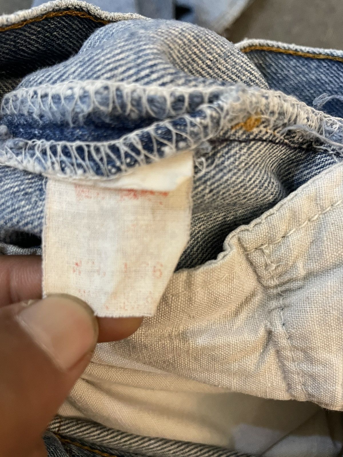 Levi's Vintage Clothing Vintage 90s Faded Distressed Levi’s 501 Jeans Size US 34 / EU 50 - 19 Thumbnail